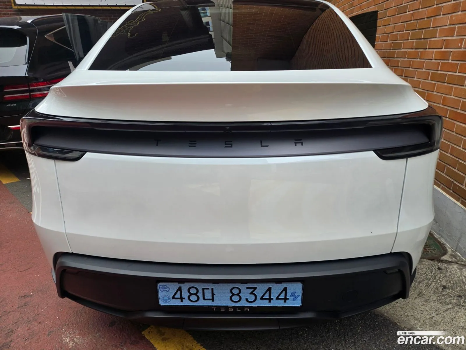 Tesla Model Y 2026 — 11