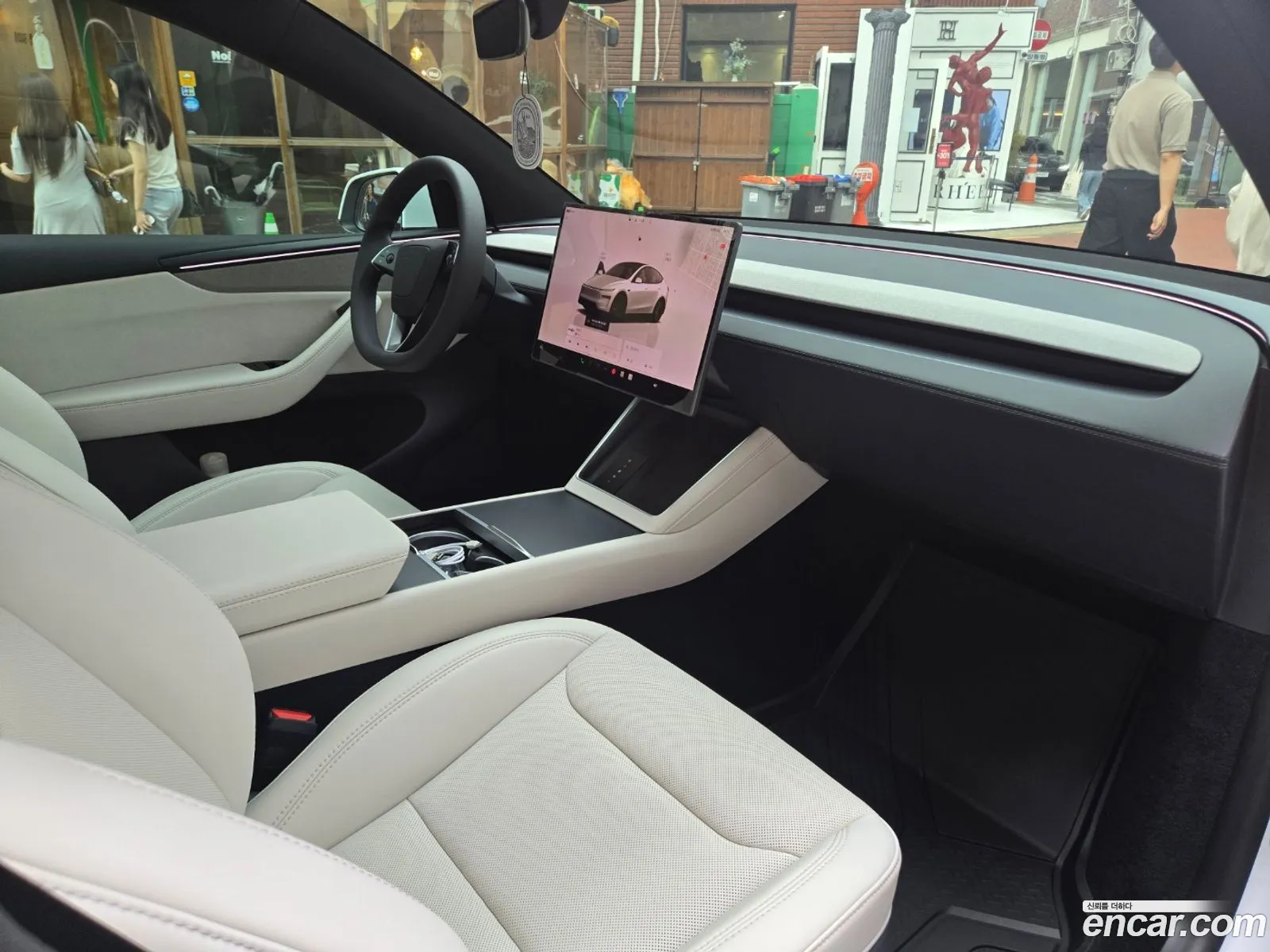 Tesla Model Y 2026 — 7