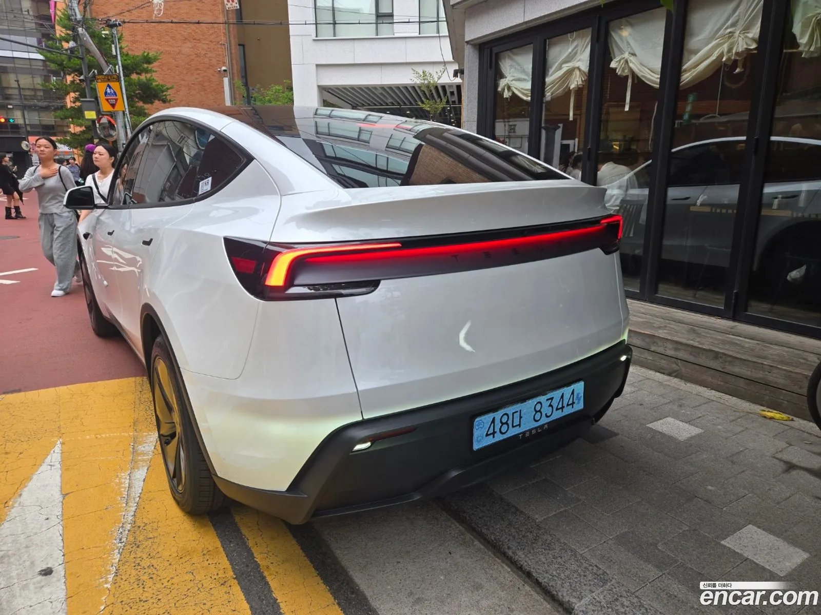 Tesla Model Y 2026 — 5