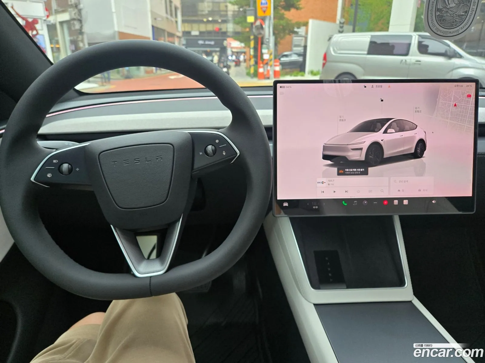 Tesla Model Y 2026 — 13