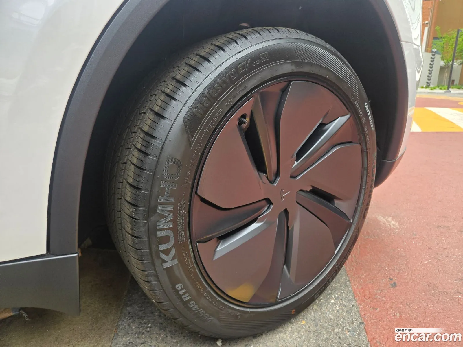 Tesla Model Y 2026 — 3
