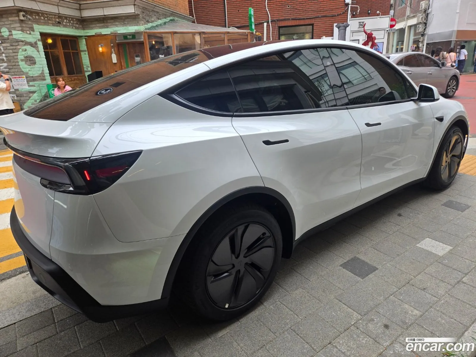 Tesla Model Y 2026 — 8