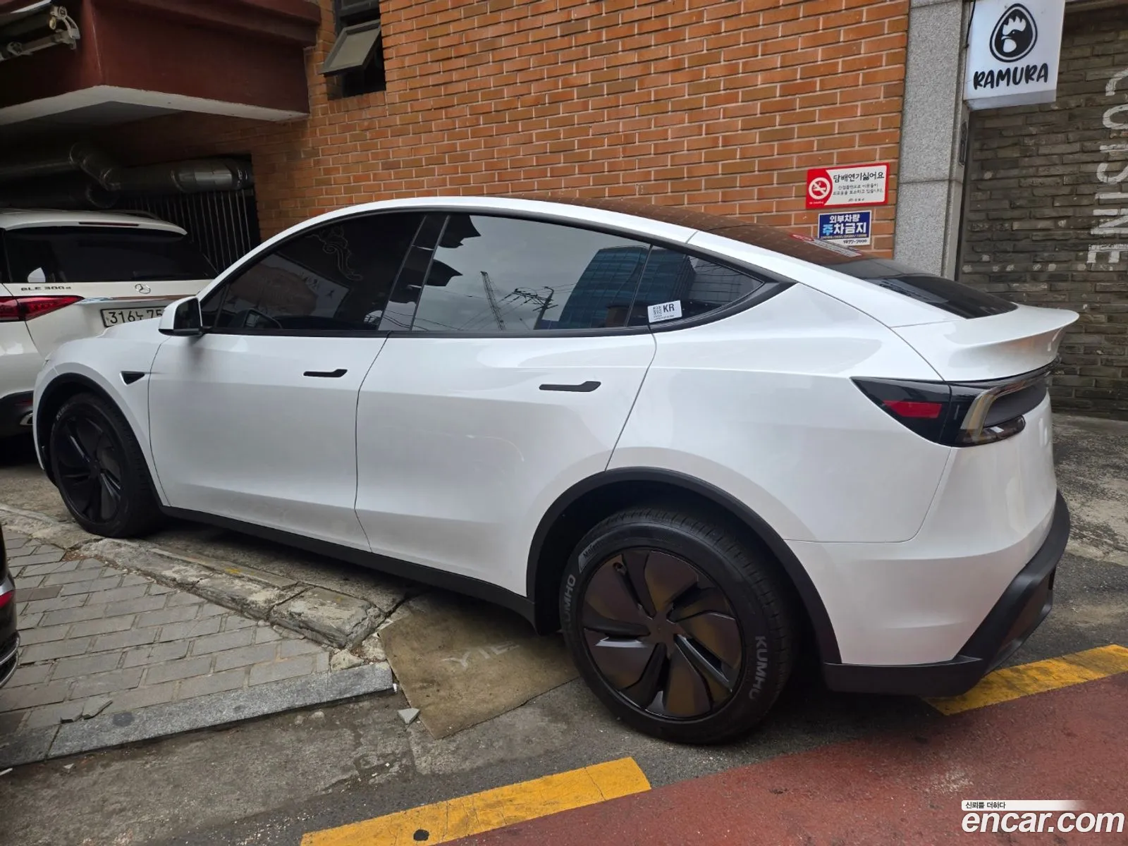Tesla Model Y 2026 — 10