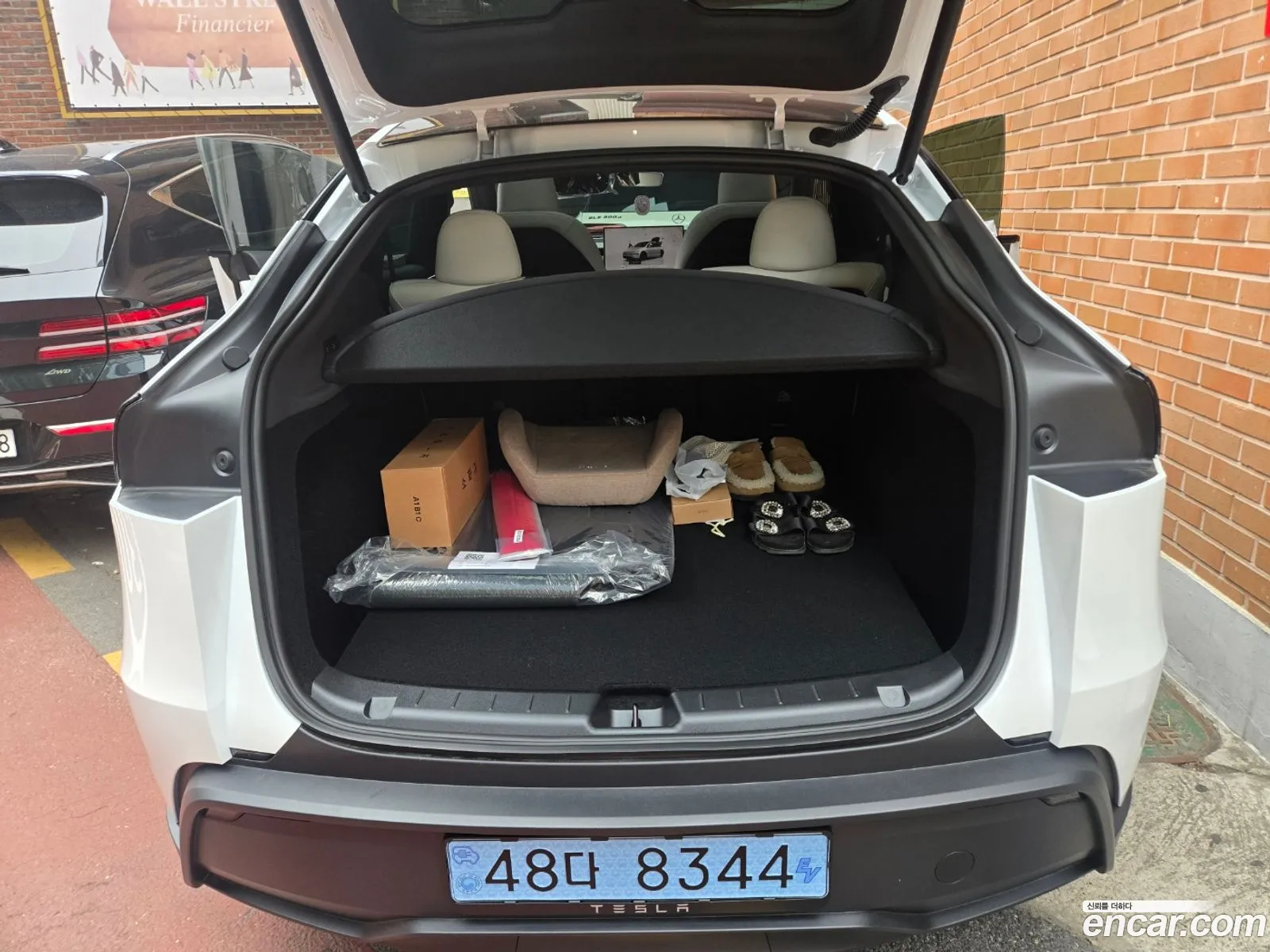 Tesla Model Y 2026 — 12