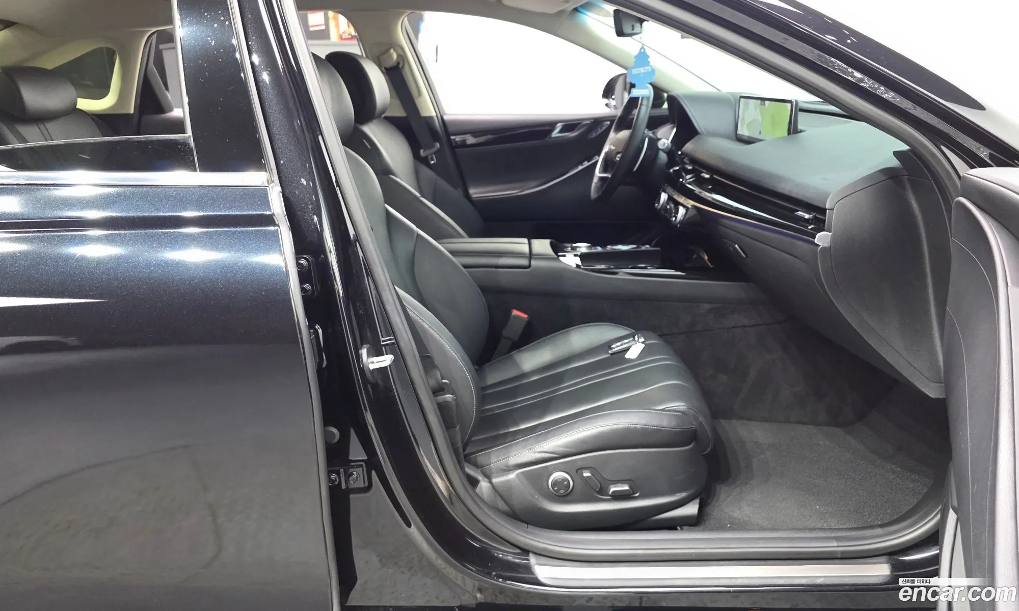 Genesis G80 2020 KMTGB41CBMU043064 — 12