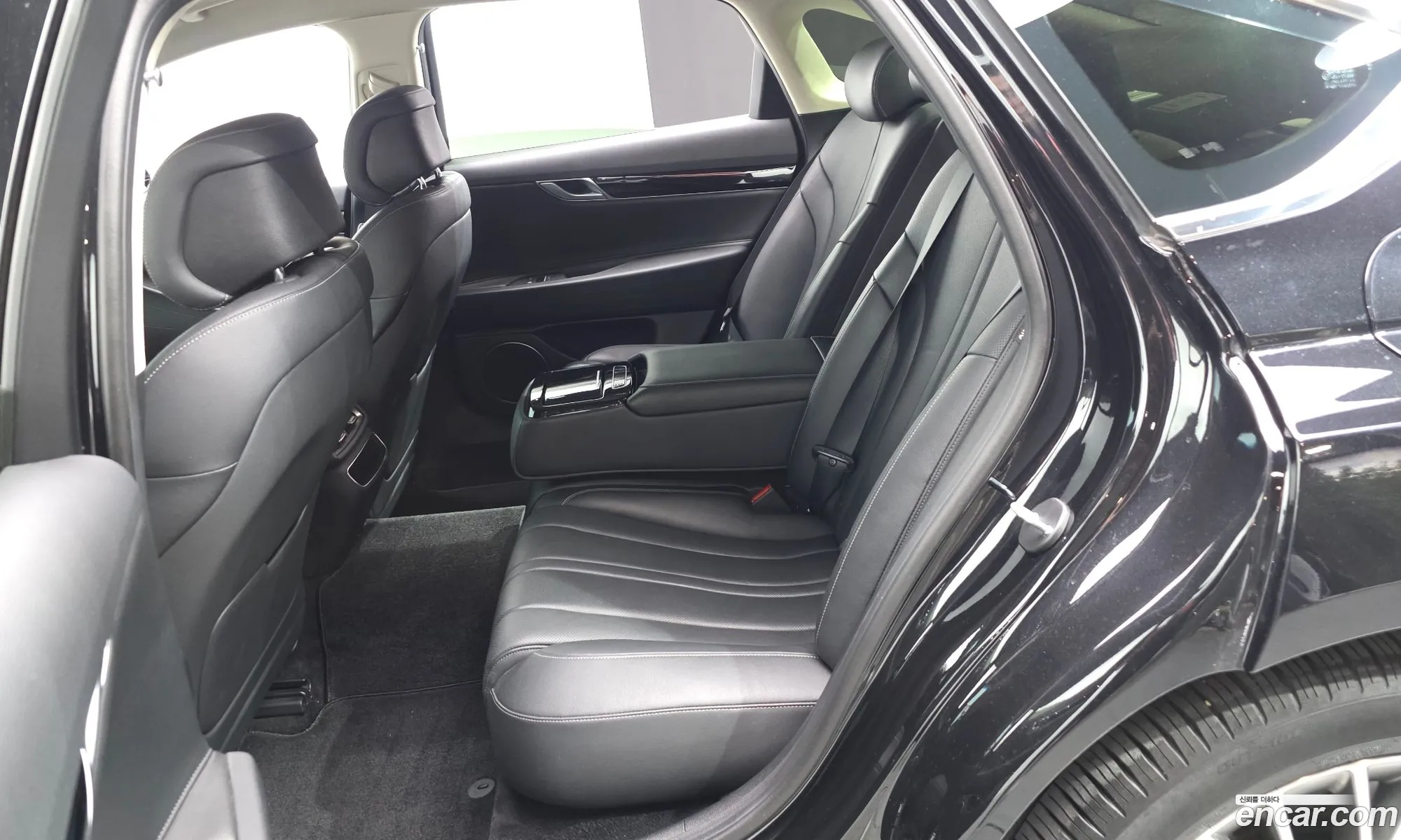 Genesis G80 2020 KMTGB41CBMU043064 — 9