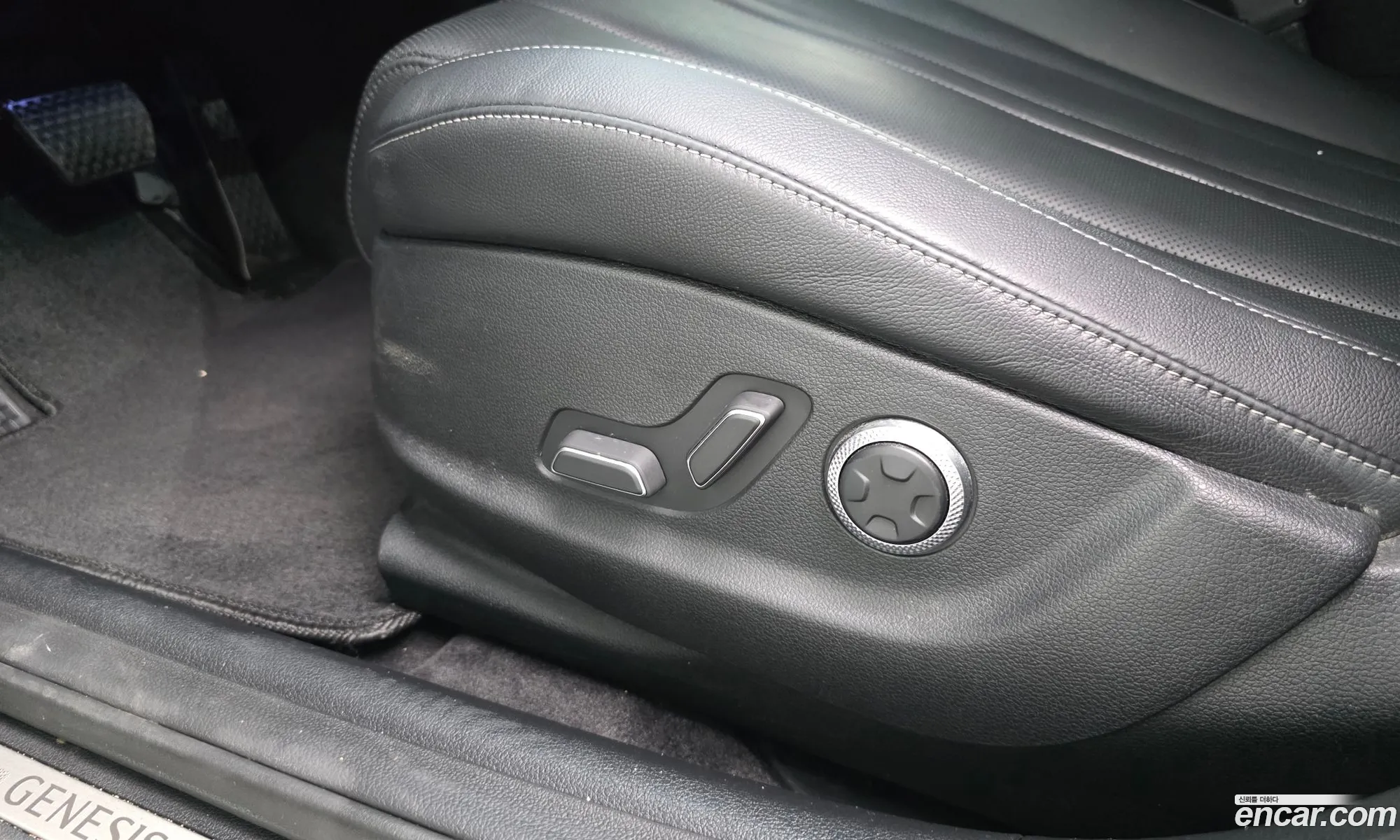 Genesis G80 2020 KMTGB41CBMU043064 — 10