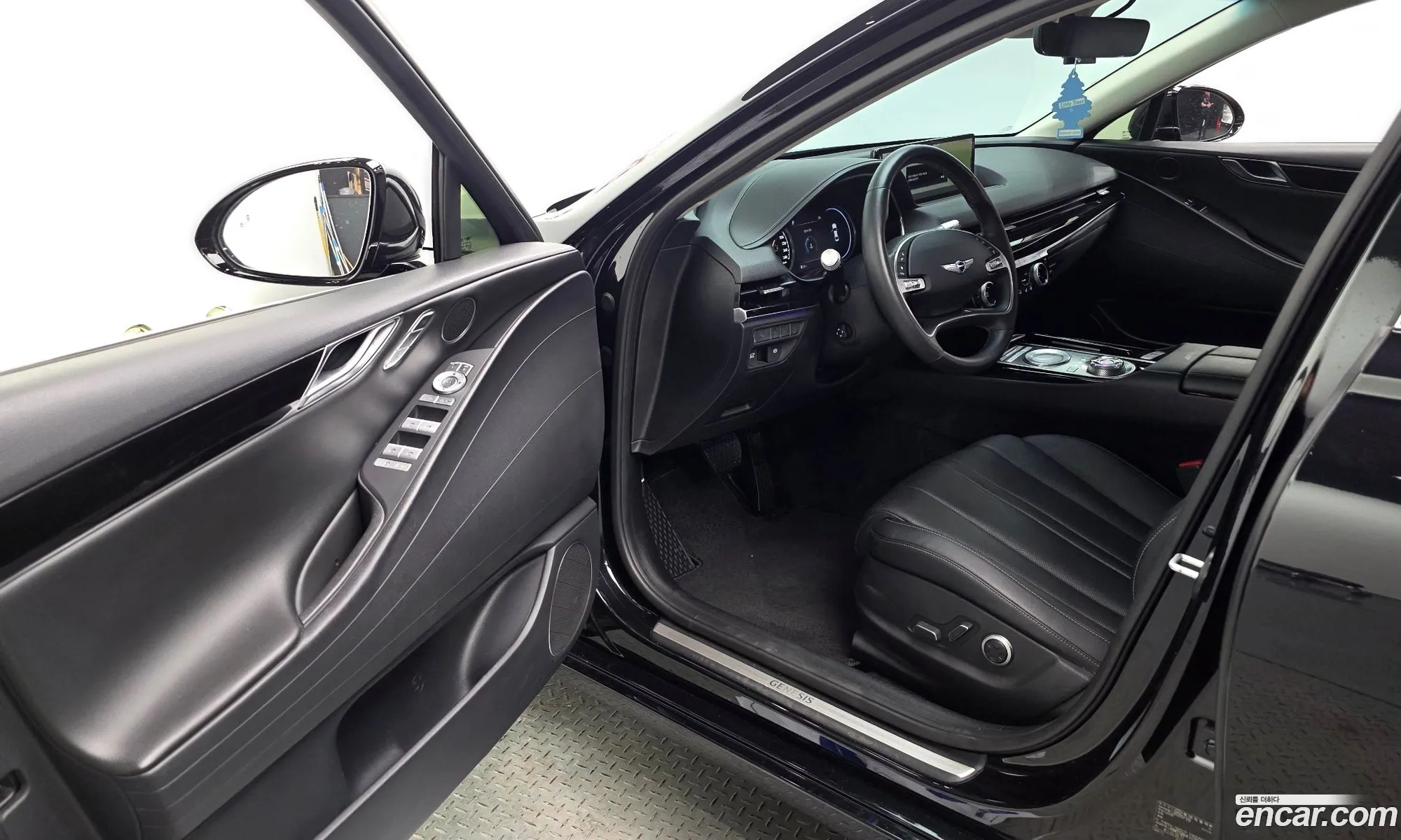 Genesis G80 2020 KMTGB41CBMU043064 — 8