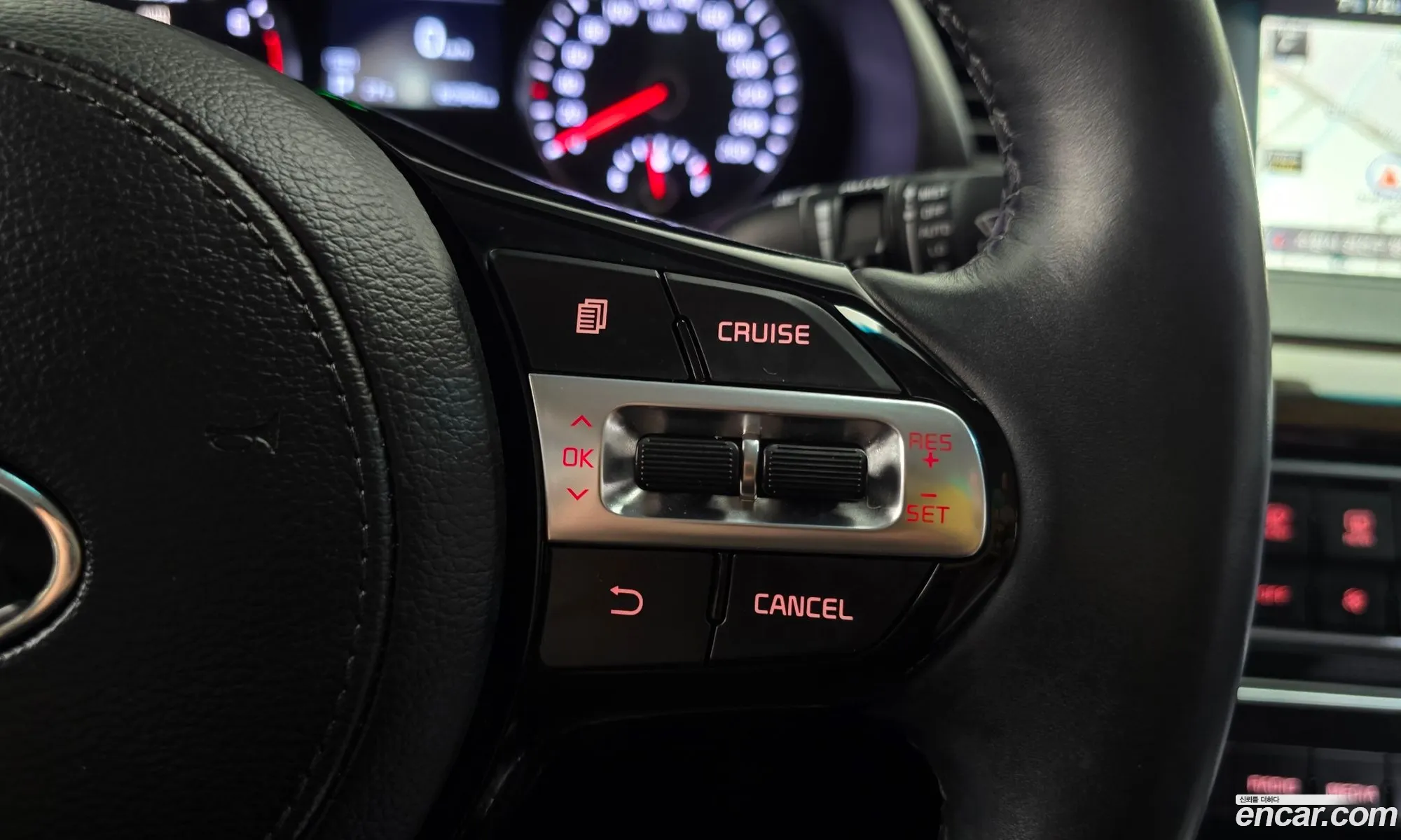 Kia K7 2018 KNALC418BJA130876 — 29
