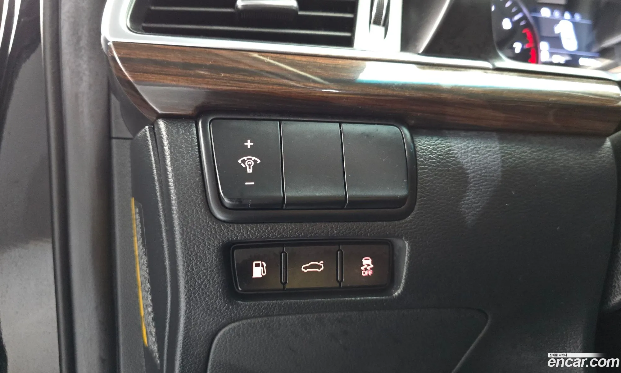 Kia K7 2018 KNALC418BJA130876 — 4