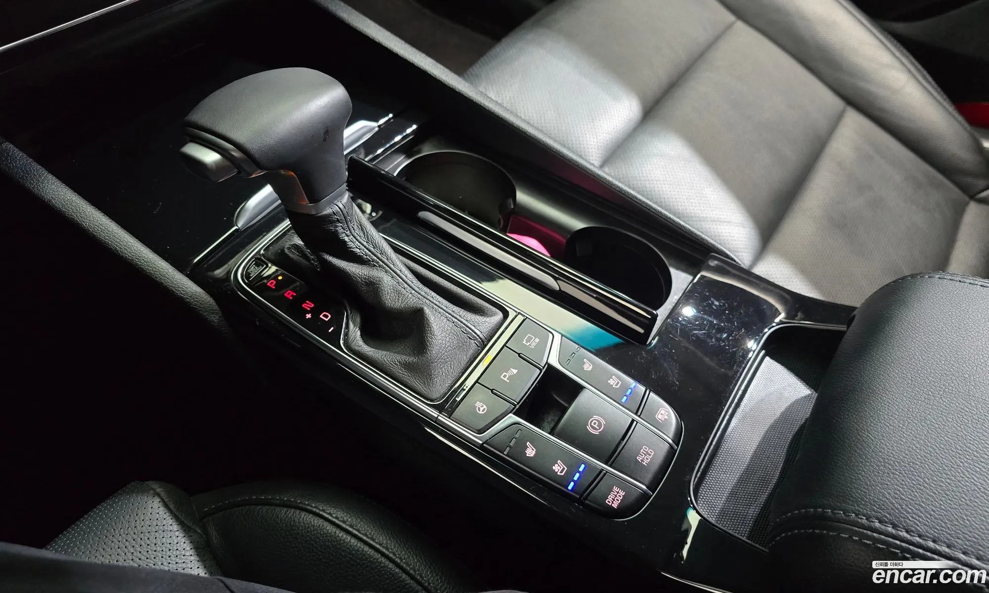 Kia K7 2018 KNALC418BJA130876 — 22