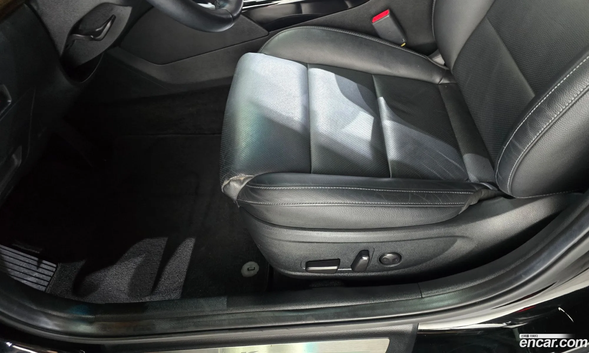 Kia K7 2018 KNALC418BJA130876 — 30