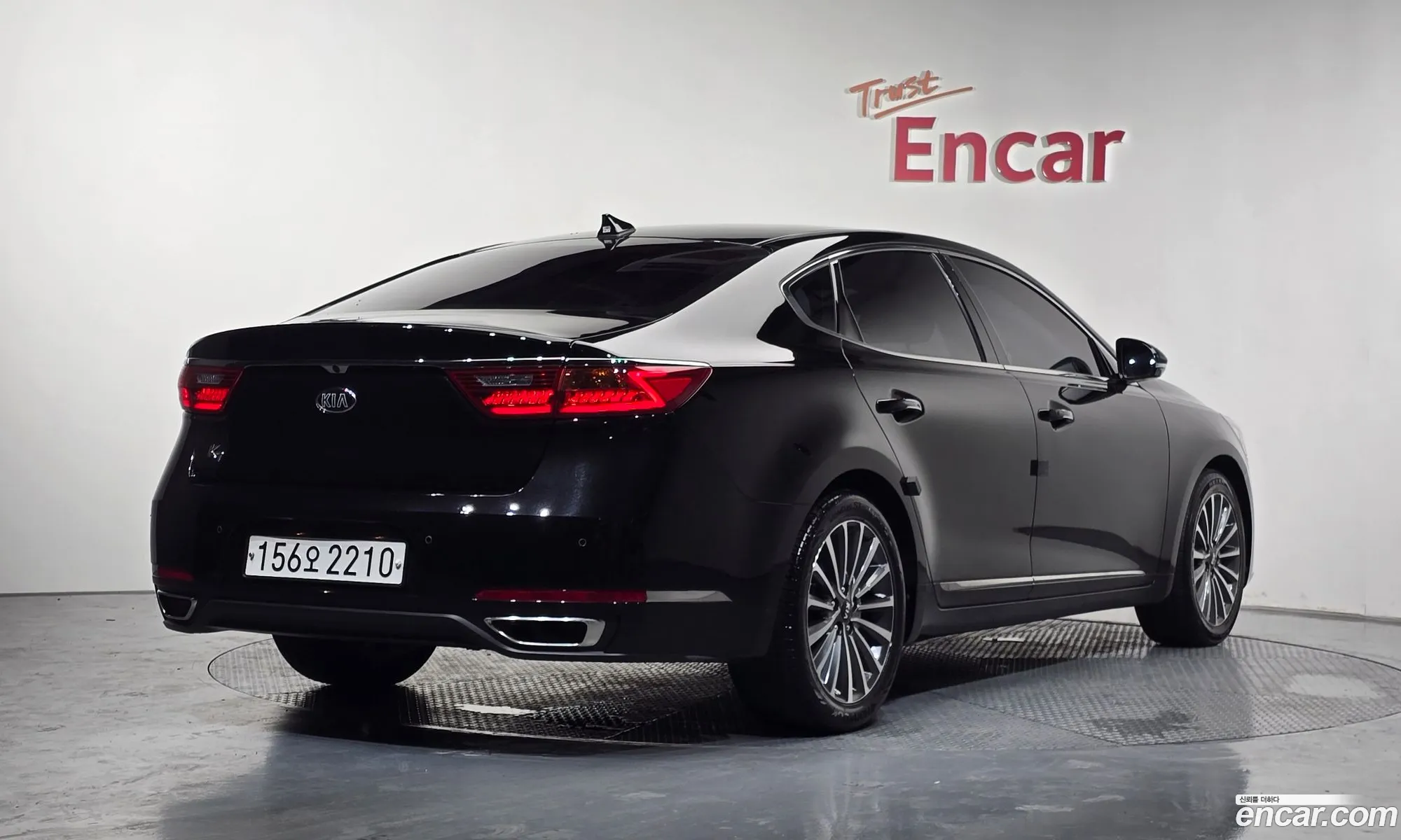 Kia K7 2018 KNALC418BJA130876 — 17
