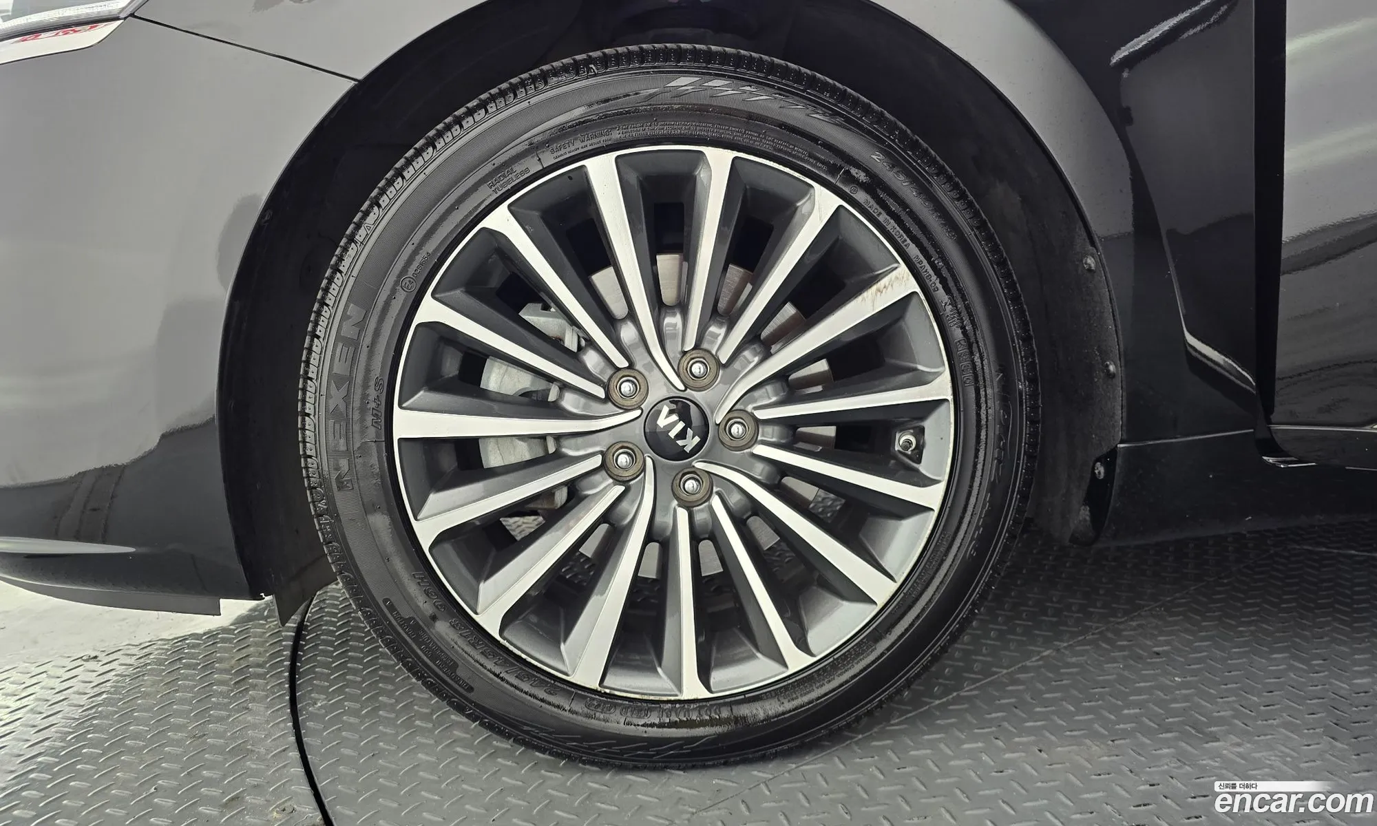Kia K7 2018 KNALC418BJA130876 — 10