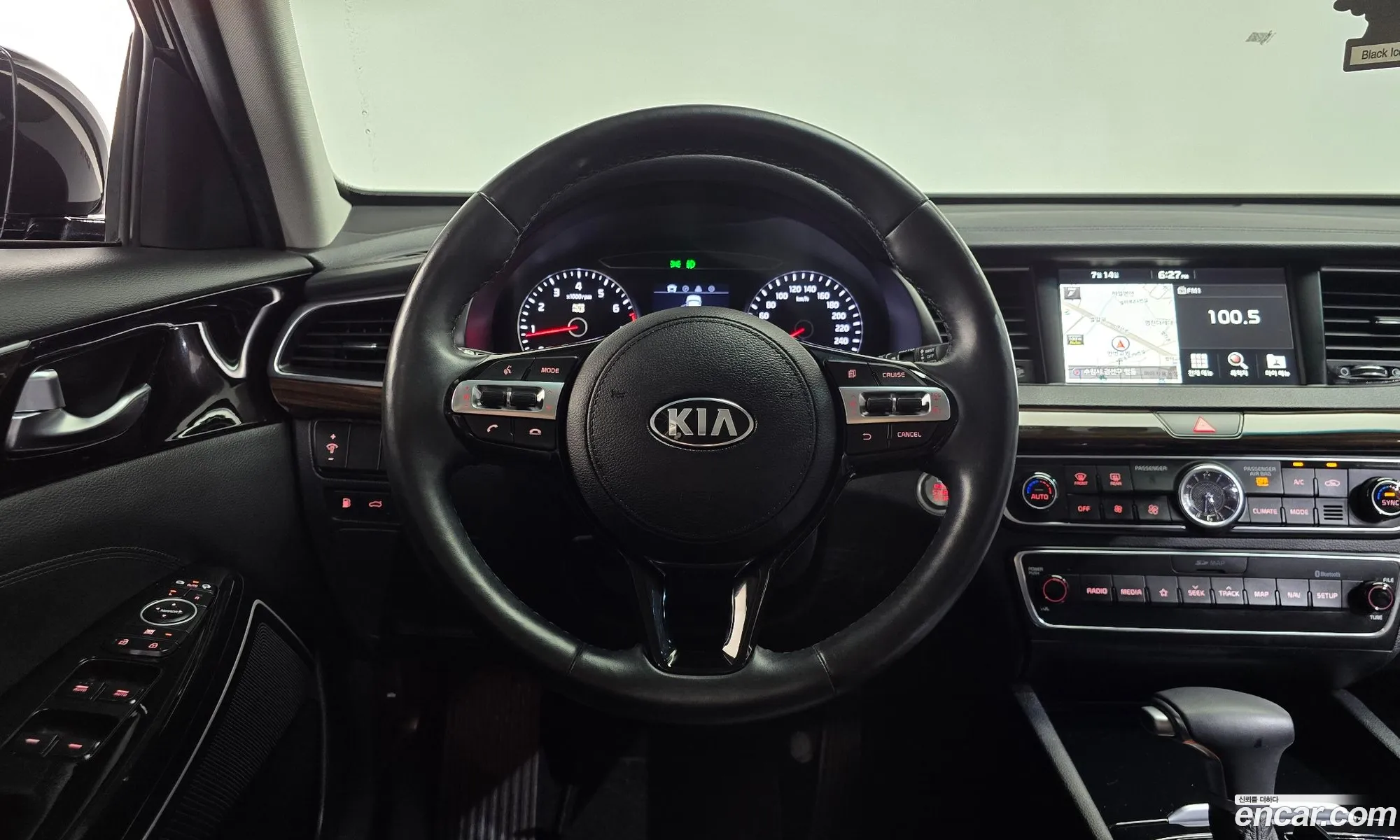 Kia K7 2018 KNALC418BJA130876 — 32