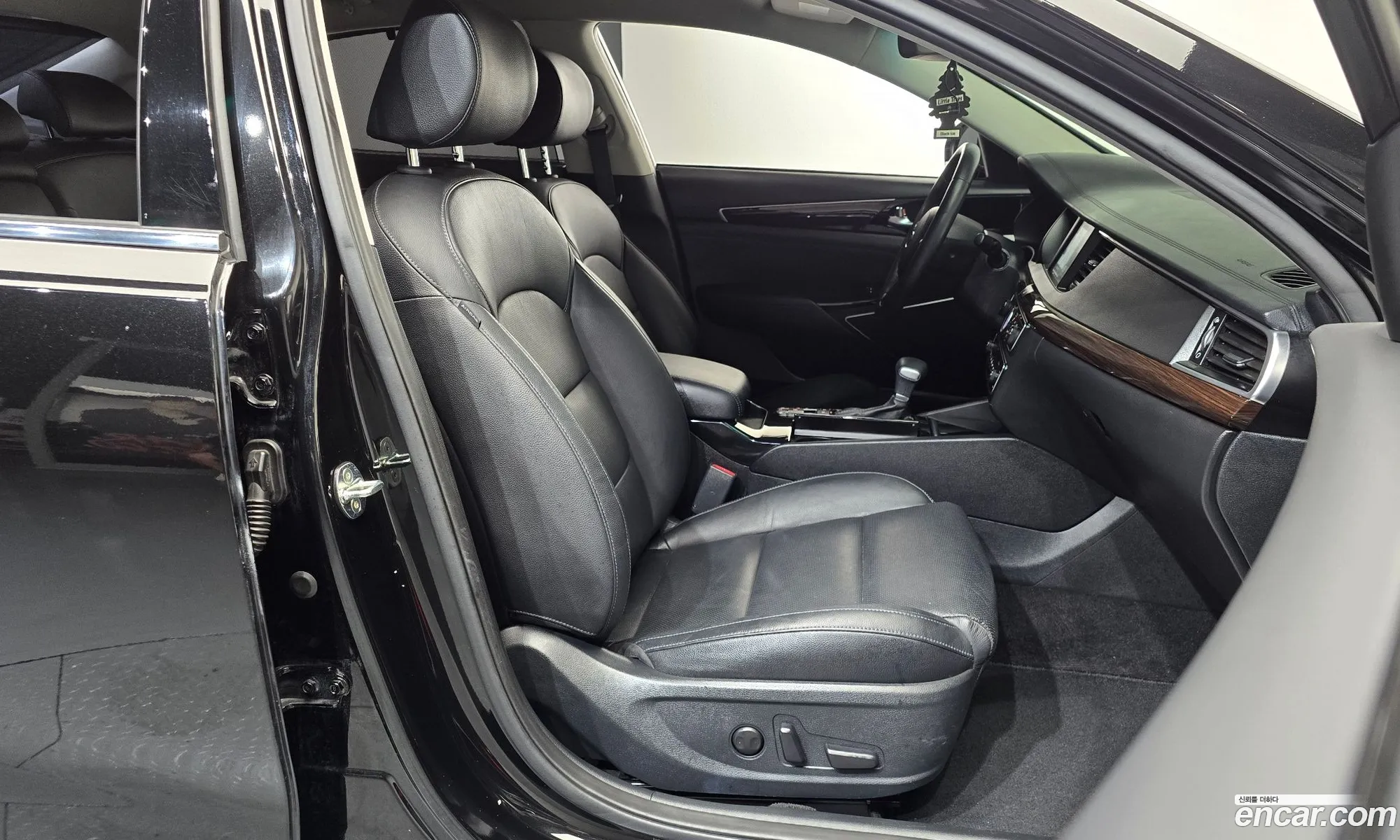 Kia K7 2018 KNALC418BJA130876 — 3