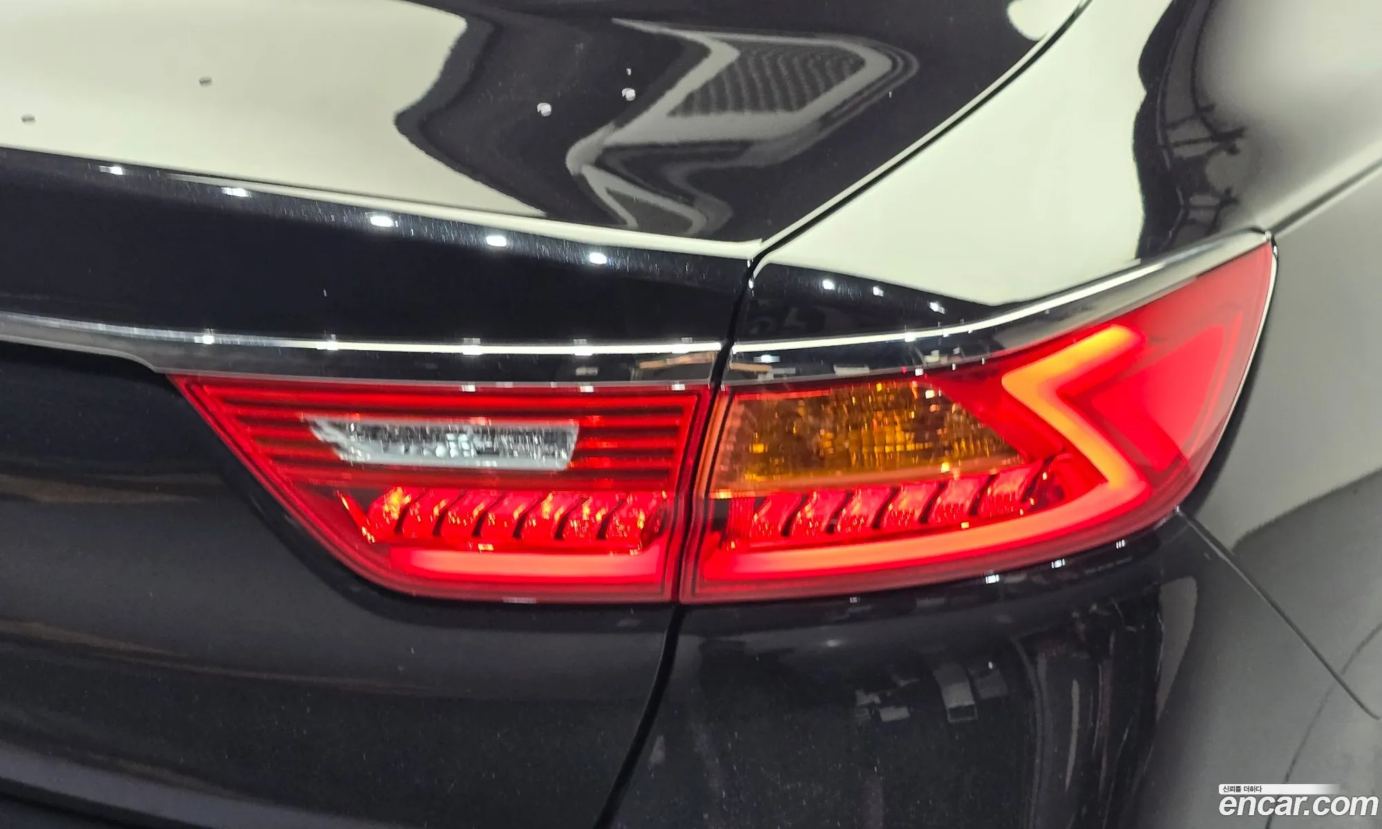 Kia K7 2018 KNALC418BJA130876 — 16
