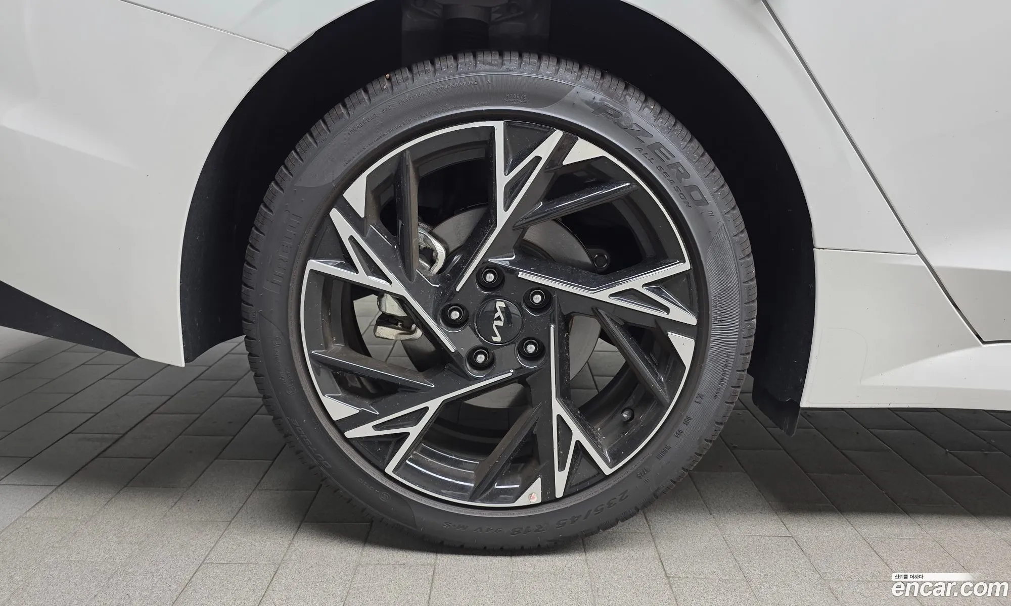 Kia K5 2026 KNAG341ABTA483541 — 4