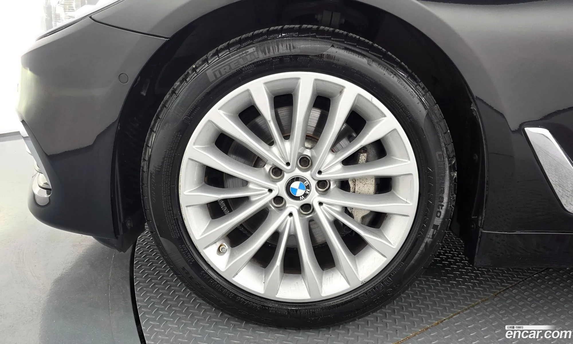 BMW 5 Series 2018 WBAJD9105JWC83232 — 14