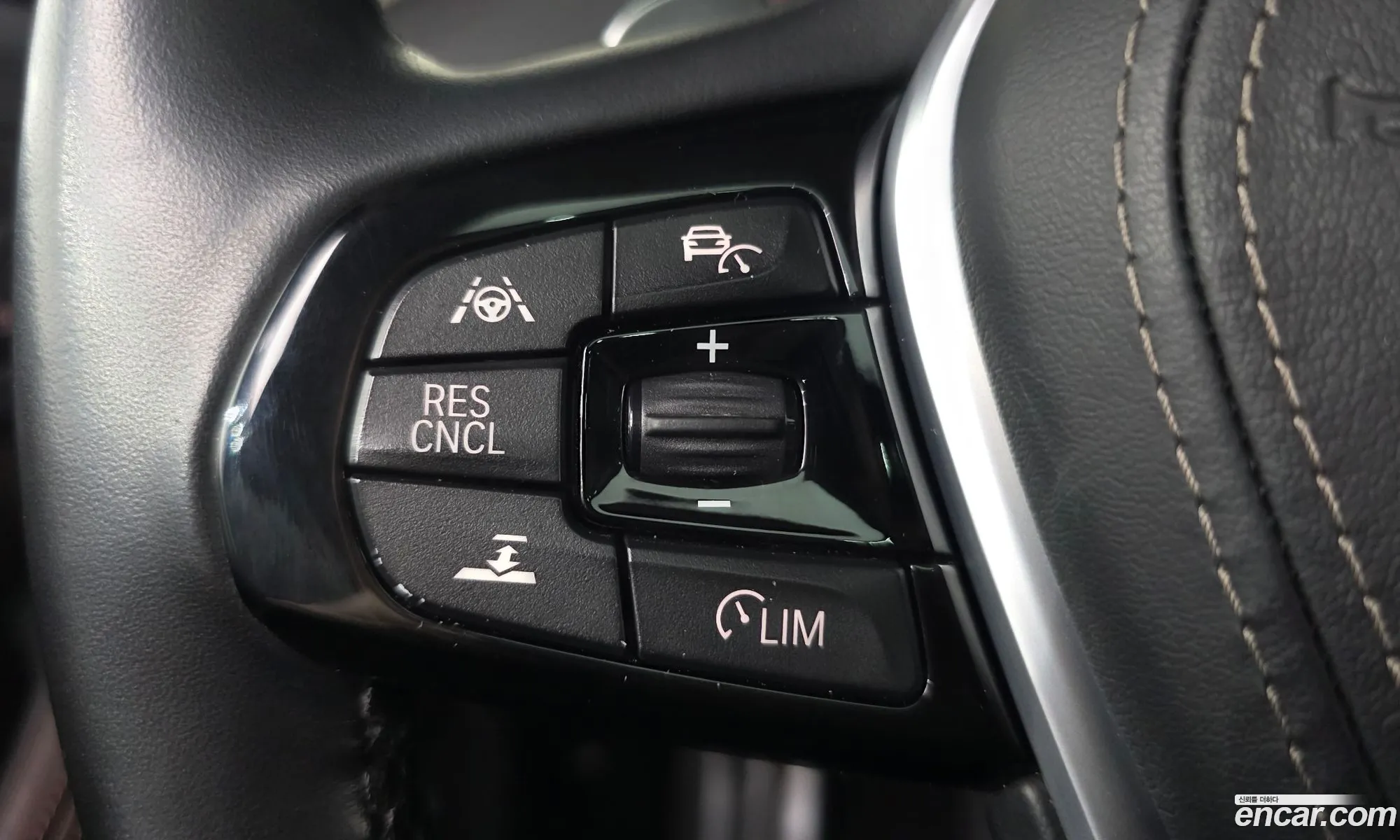 BMW 5 Series 2018 WBAJD9105JWC83232 — 8