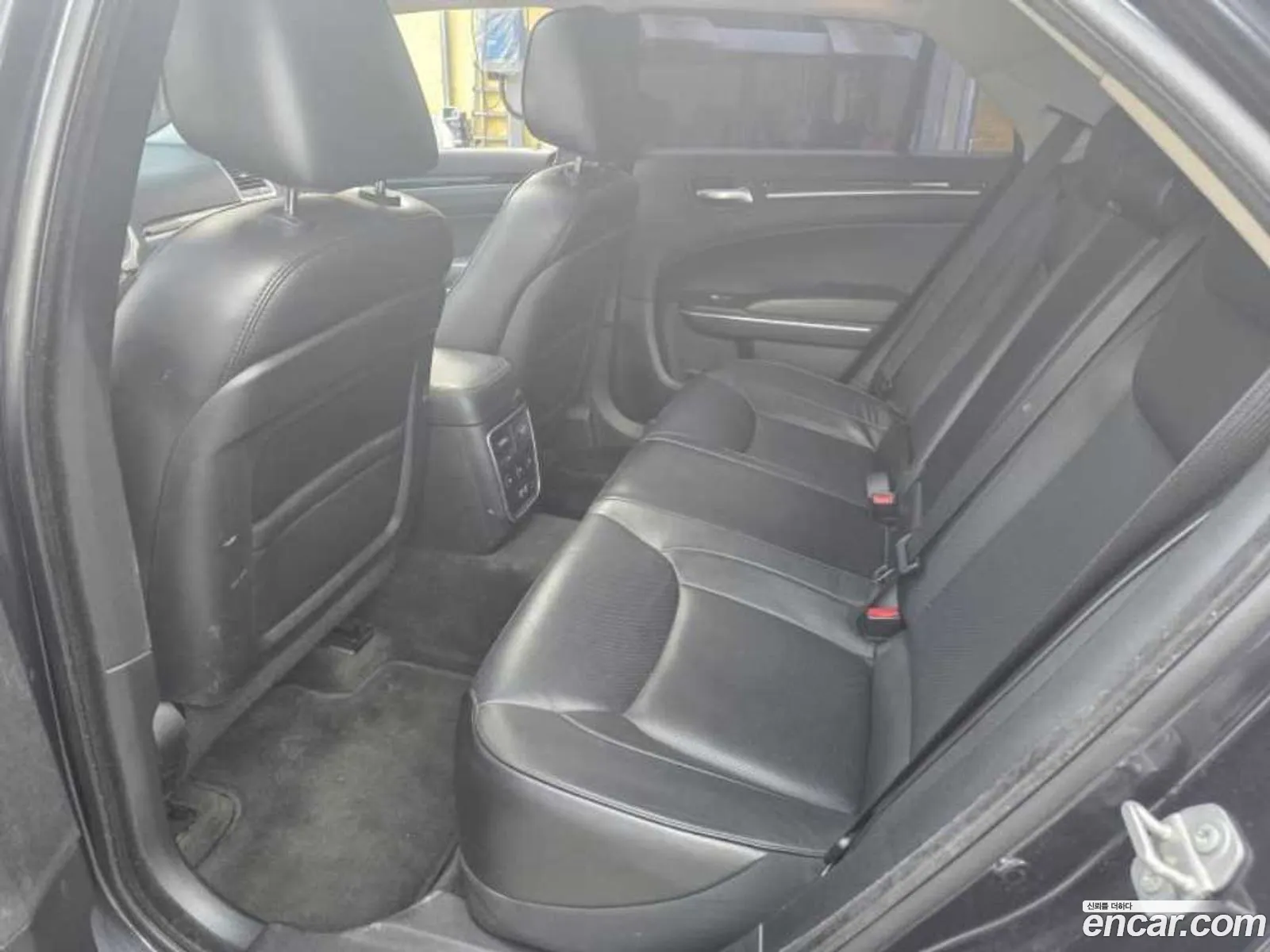 Chrysler 300C 2016 — 13