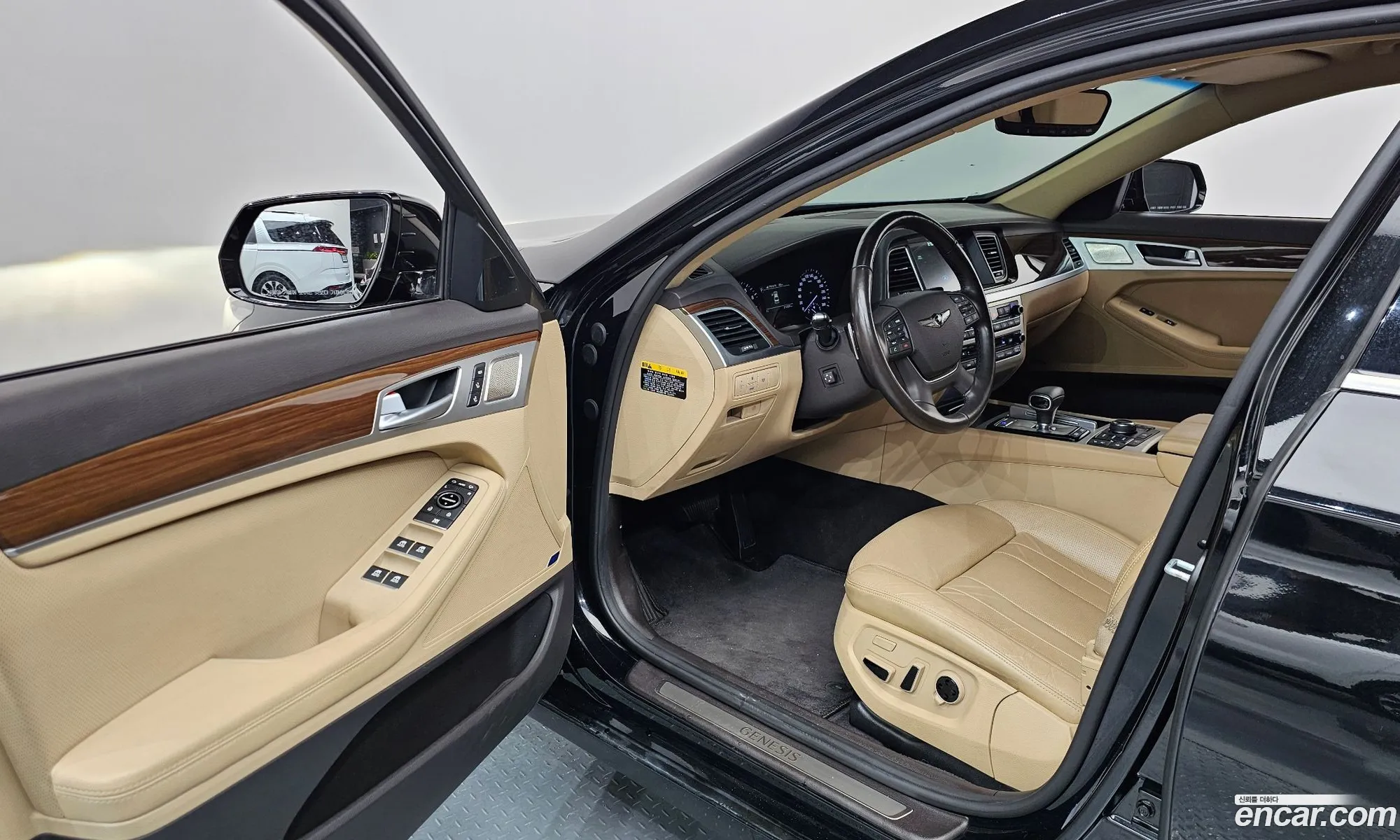 Genesis G80 2016 KMHGM41DDHU185448 — 4