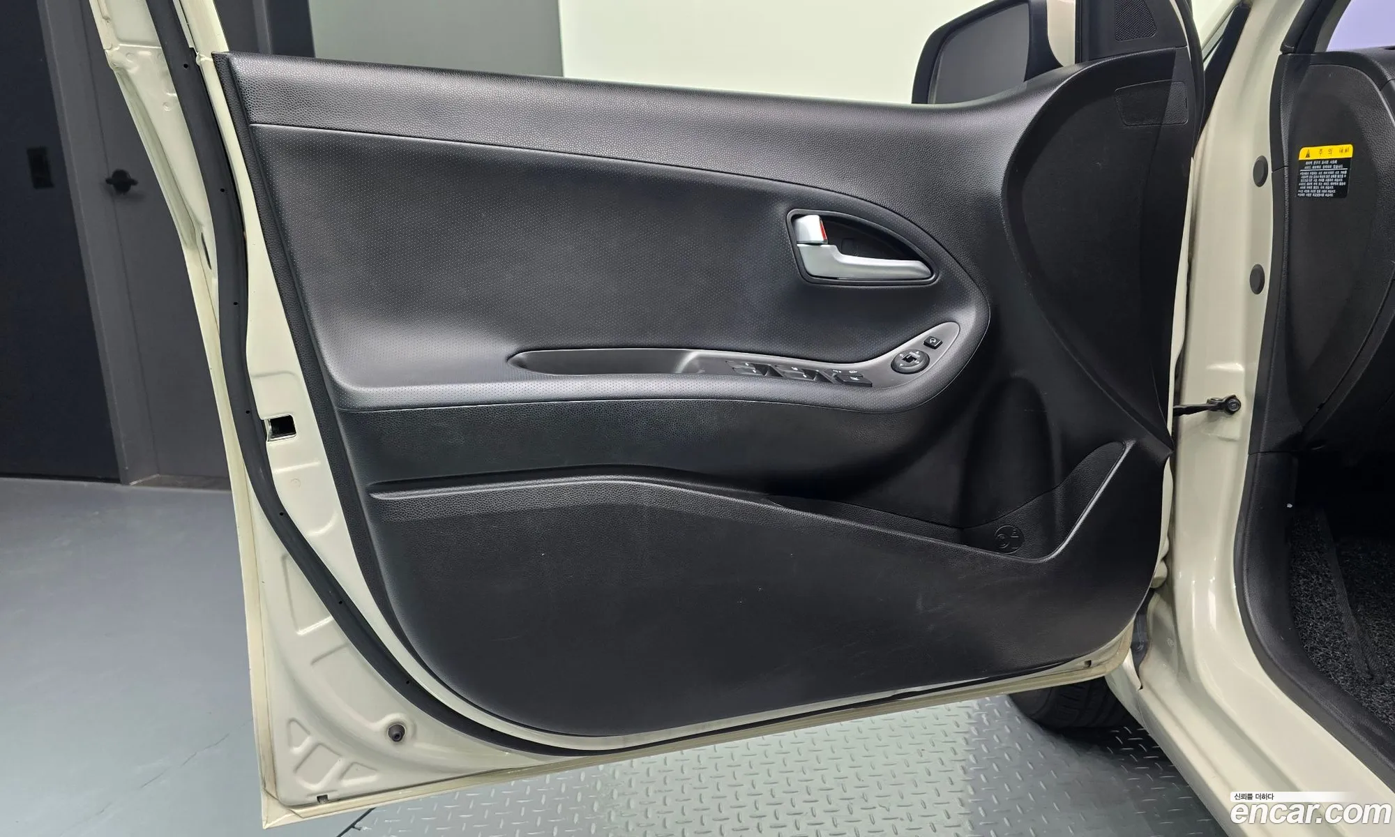 Kia Morning 2016 KNABX511BGT443700 — 2