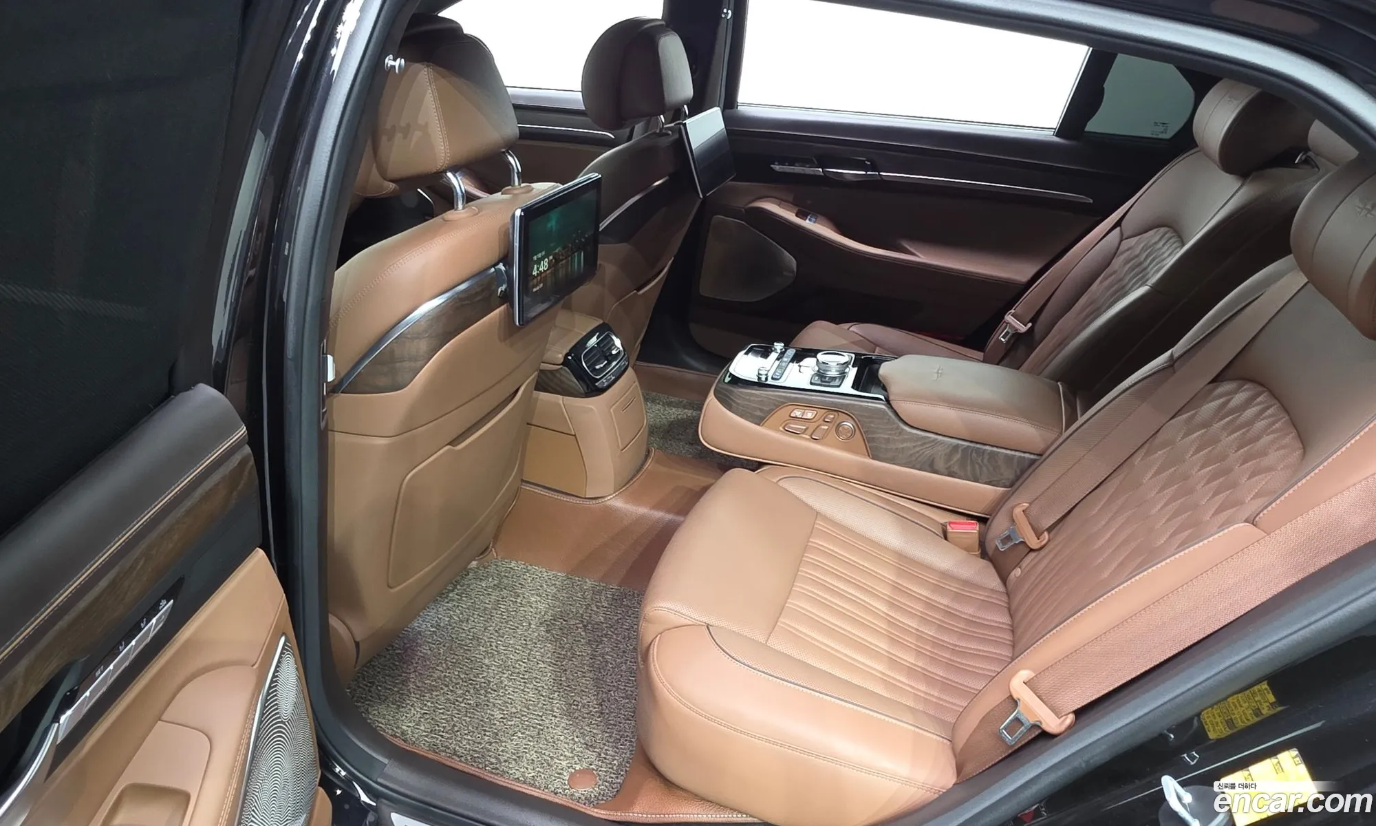 Genesis G90 2019 KMHG341DDKU066853 — 17