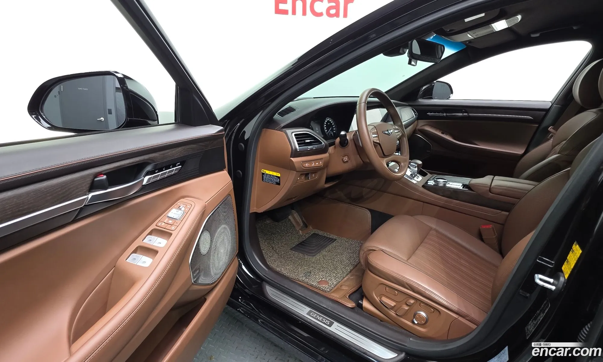 Genesis G90 2019 KMHG341DDKU066853 — 8