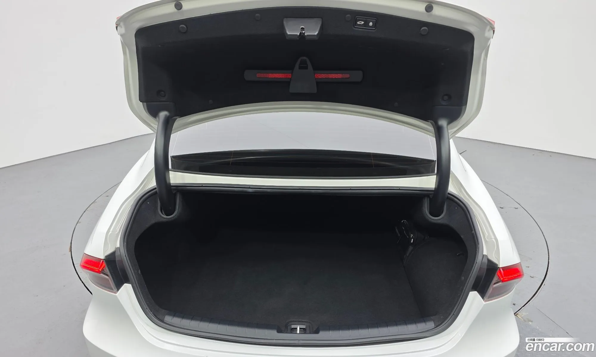 Hyundai Grandeur IG Hybrid 2020 — 4