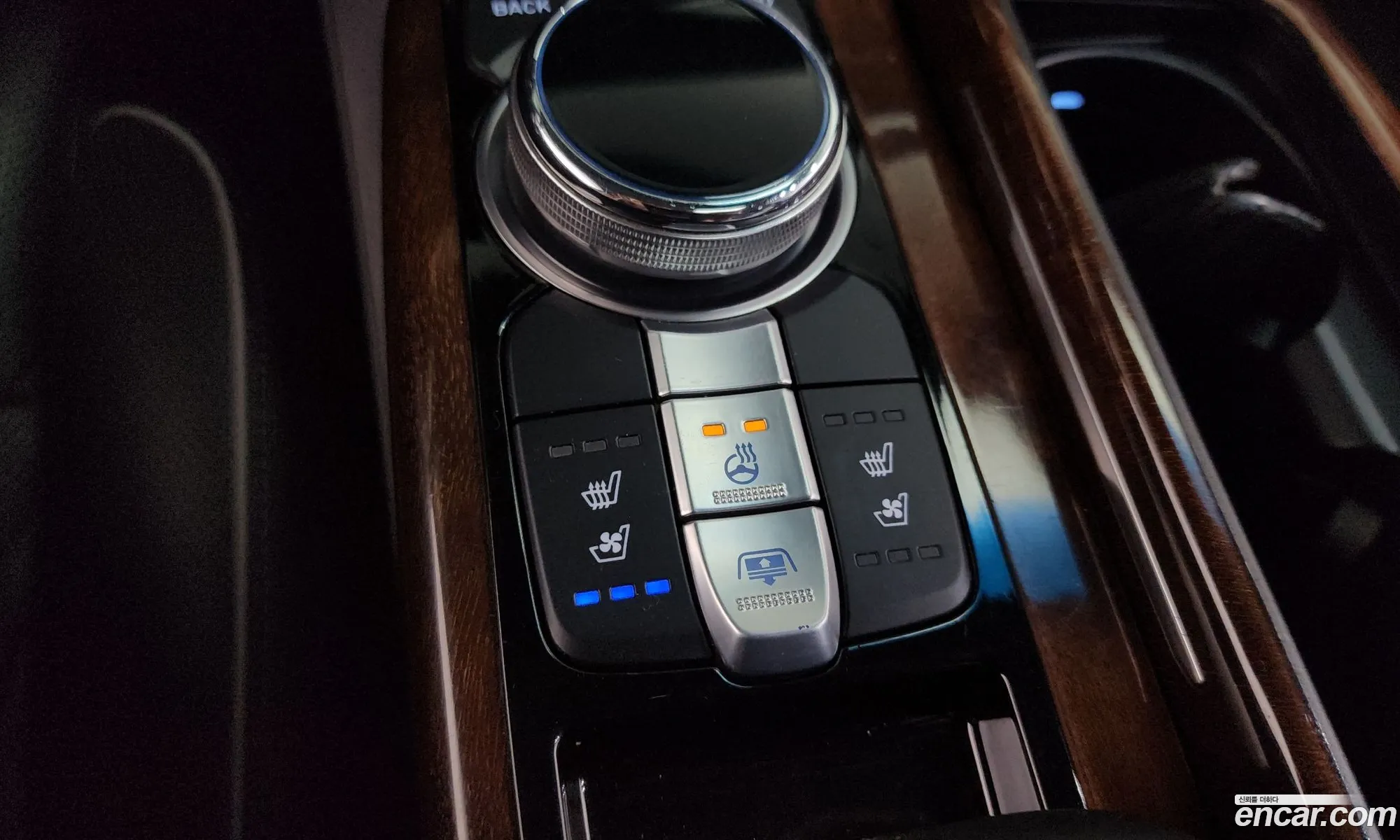 Genesis EQ900 2016 KMHG541HDGU013728 — 15