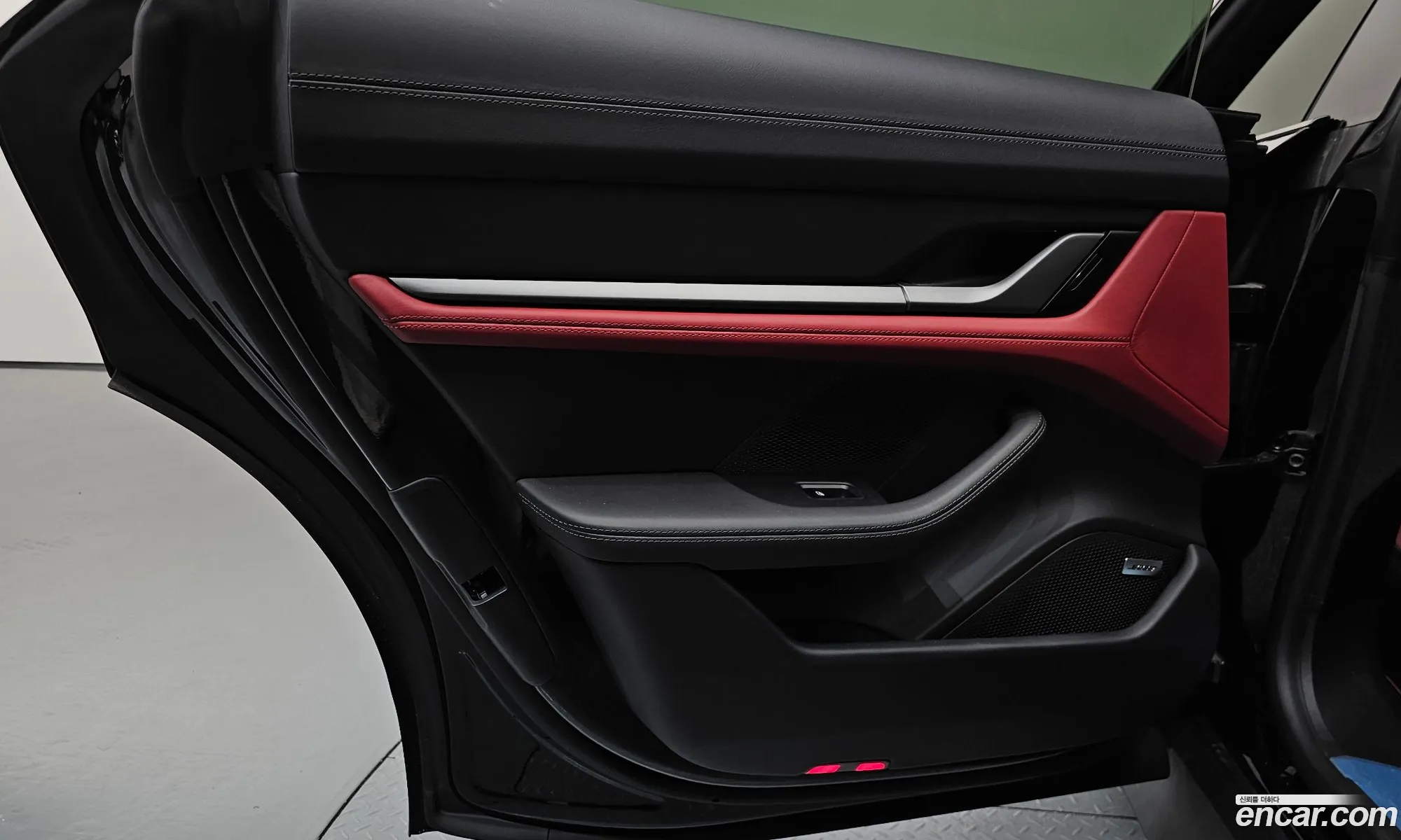 Porsche Taycan 2024 — 12