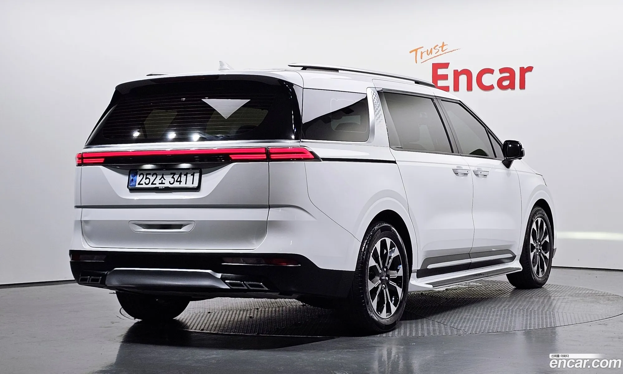 Kia Carnival 2021 — 23