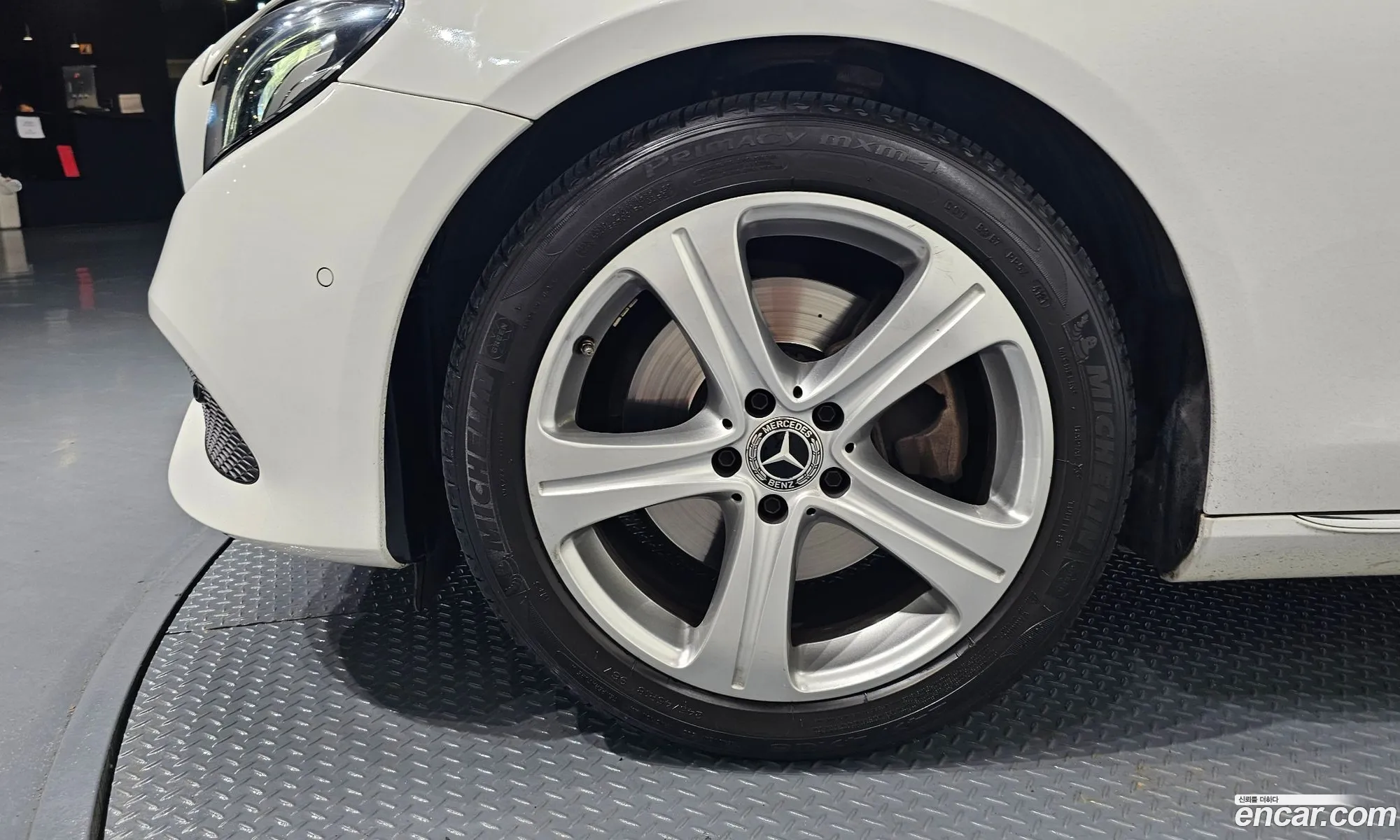 Mercedes-Benz E-Class W213 2018 WDDZF4CB9JA422666 — 29