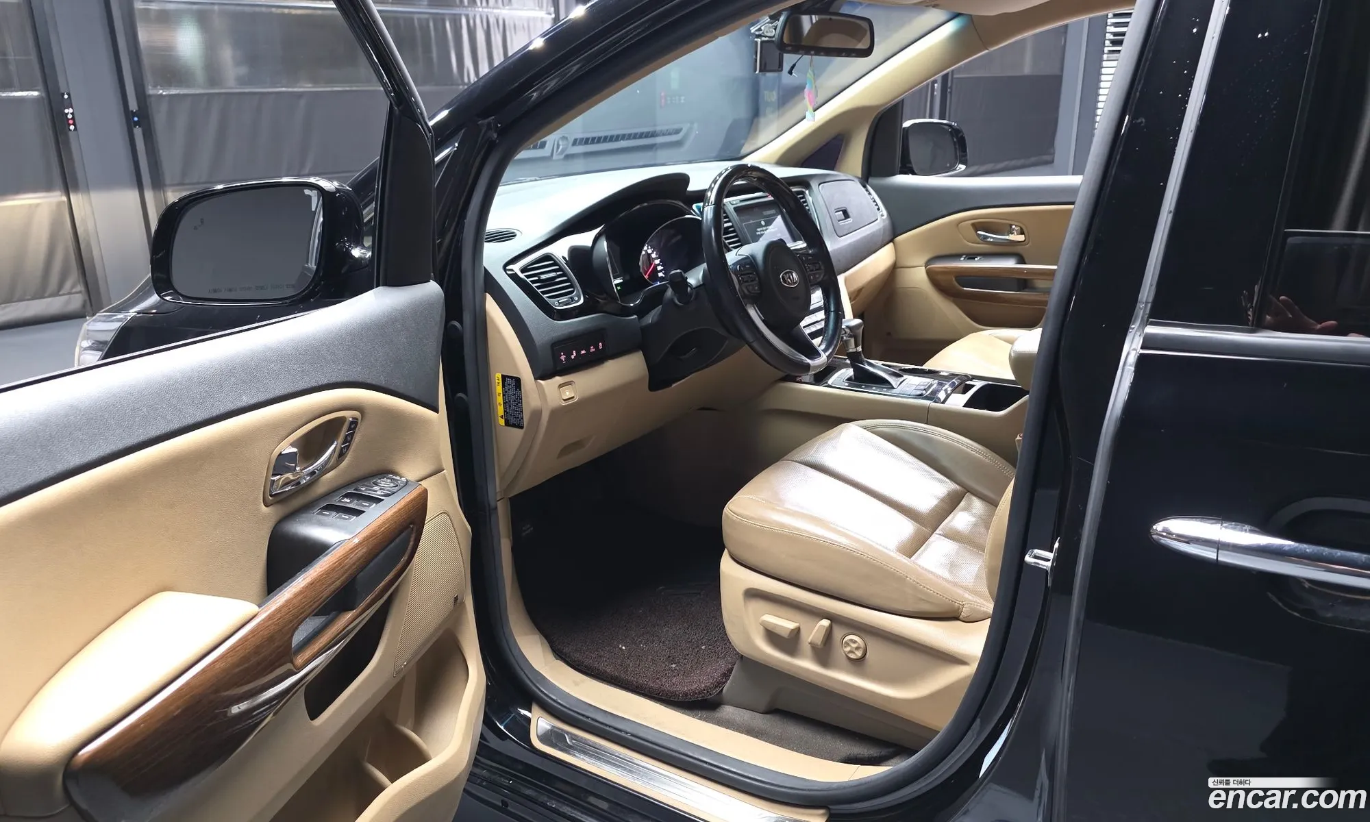Kia Carnival 2017 KNAME811BJS385001 — 11