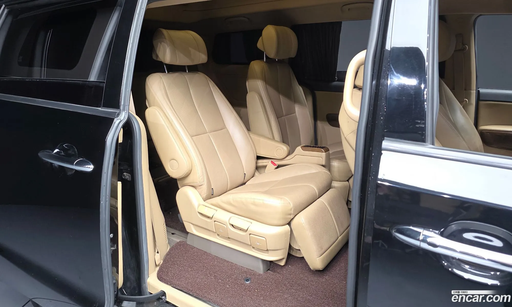 Kia Carnival 2017 KNAME811BJS385001 — 3