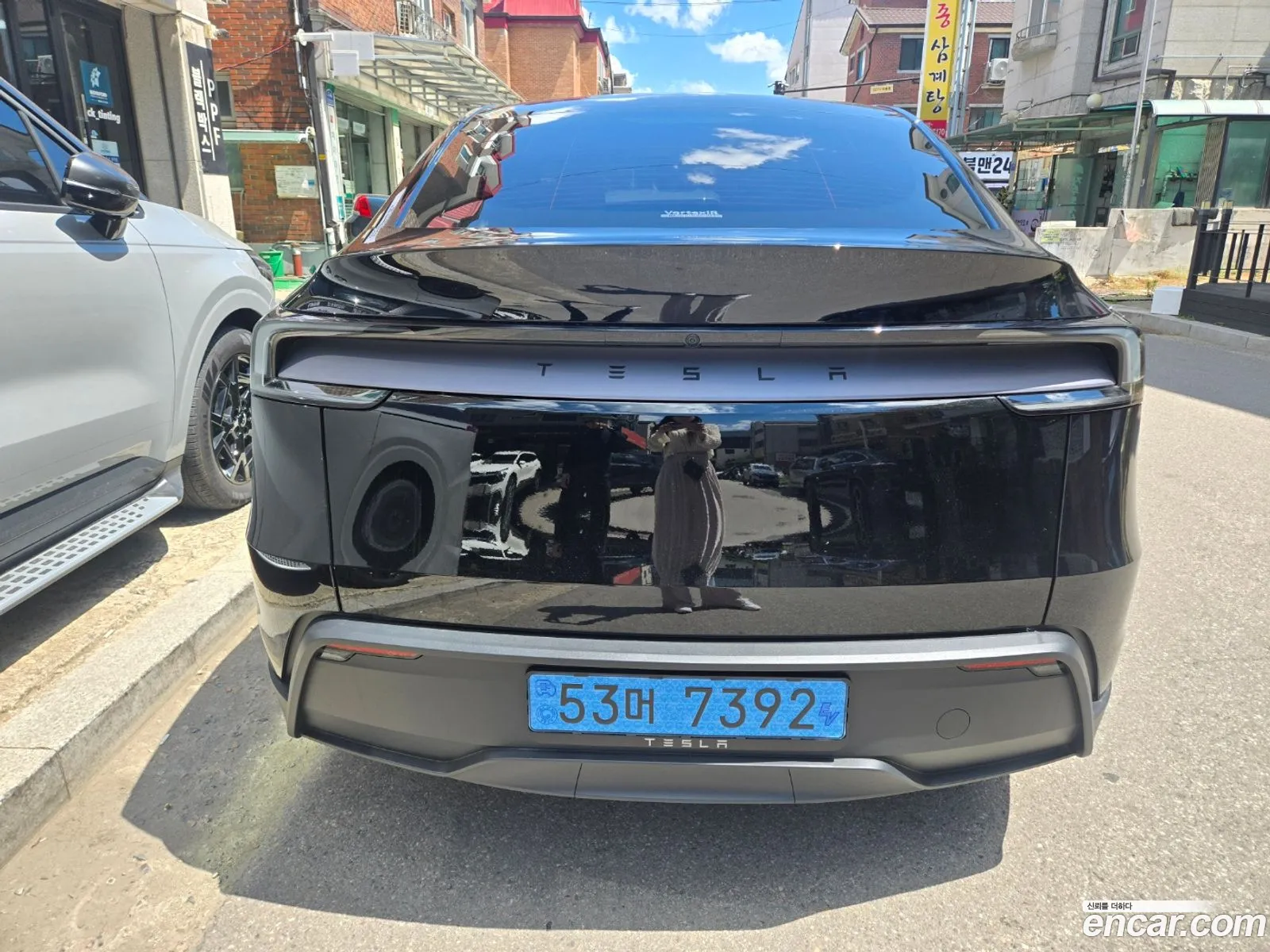 Tesla Model Y 2026 — 8