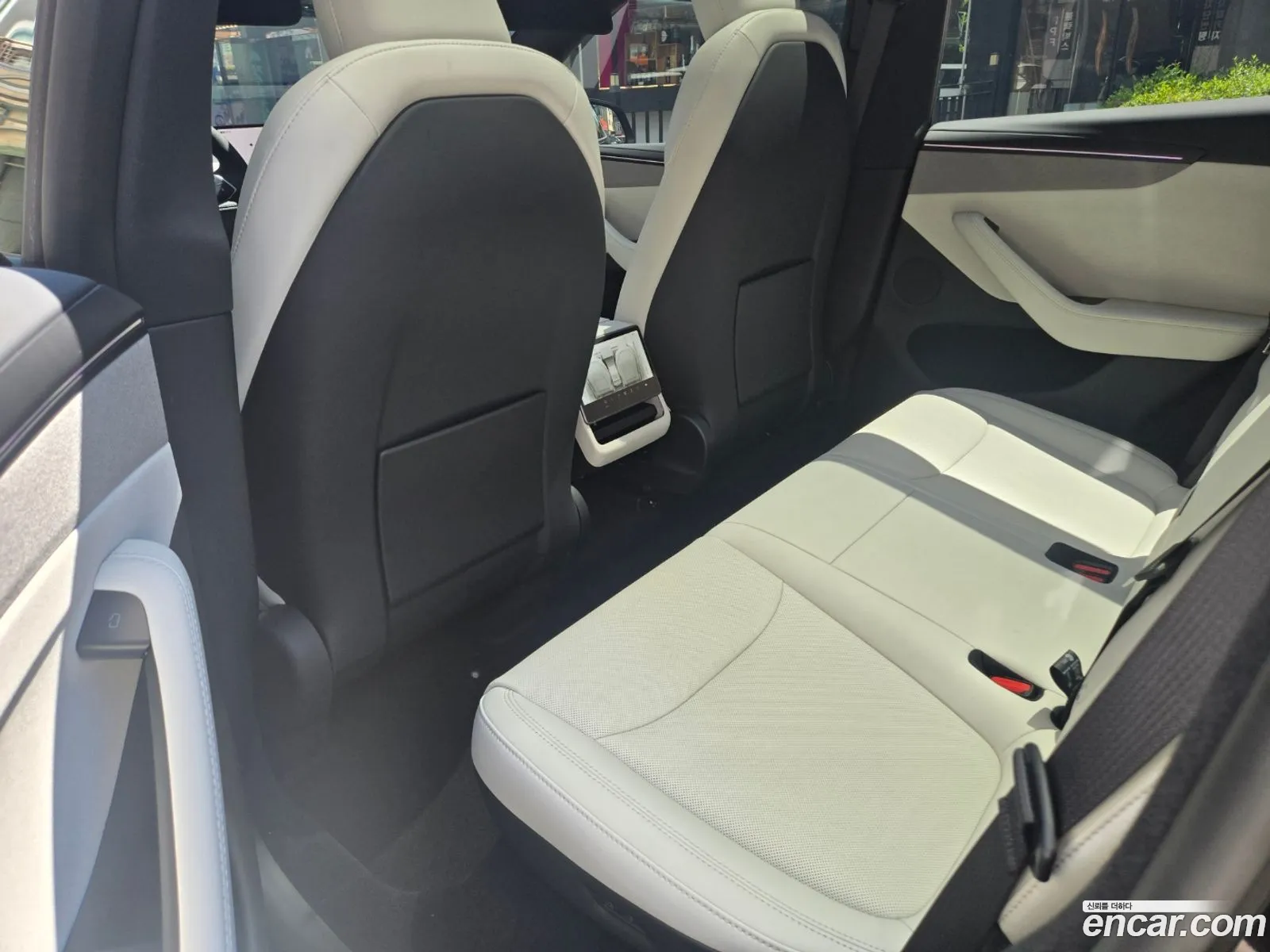 Tesla Model Y 2026 — 4