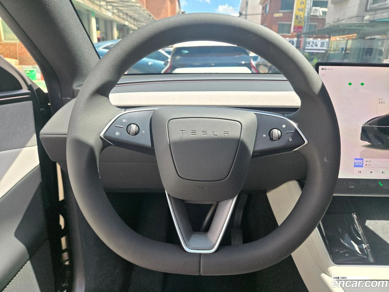 Tesla Model Y 2026 — 3