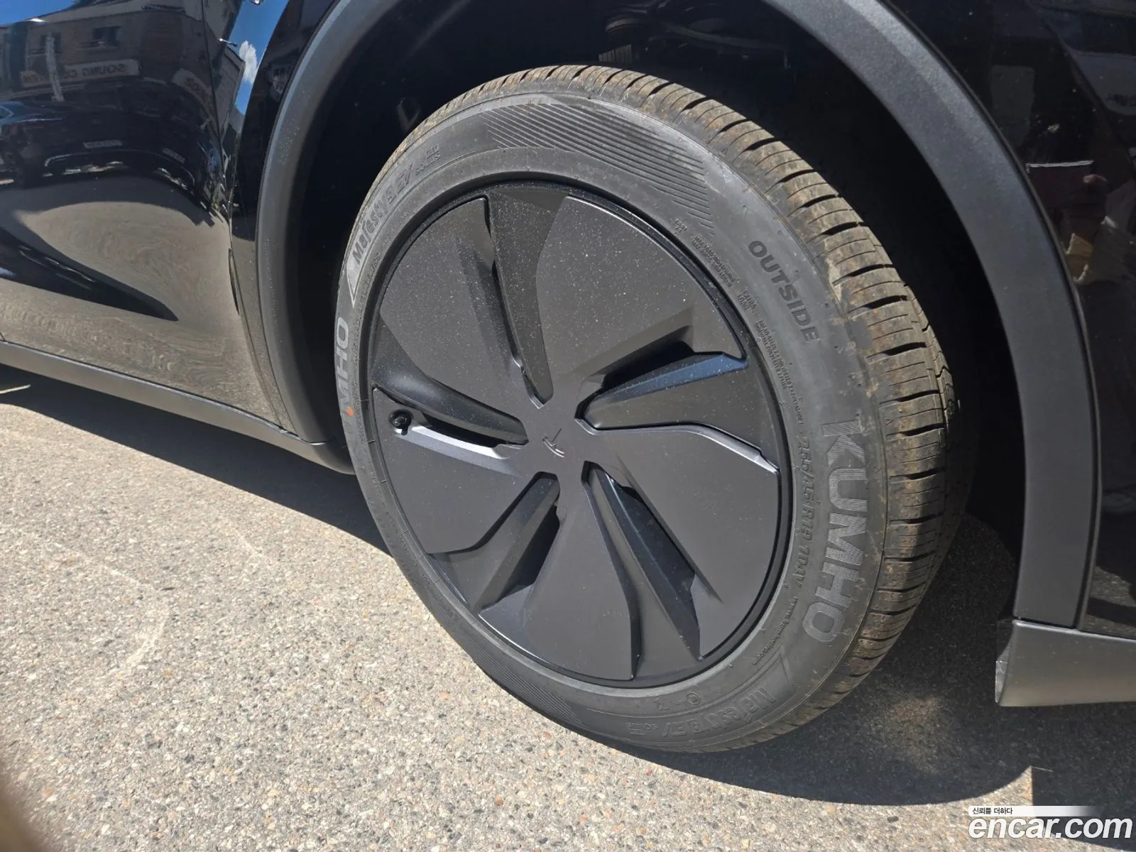 Tesla Model Y 2026 — 9