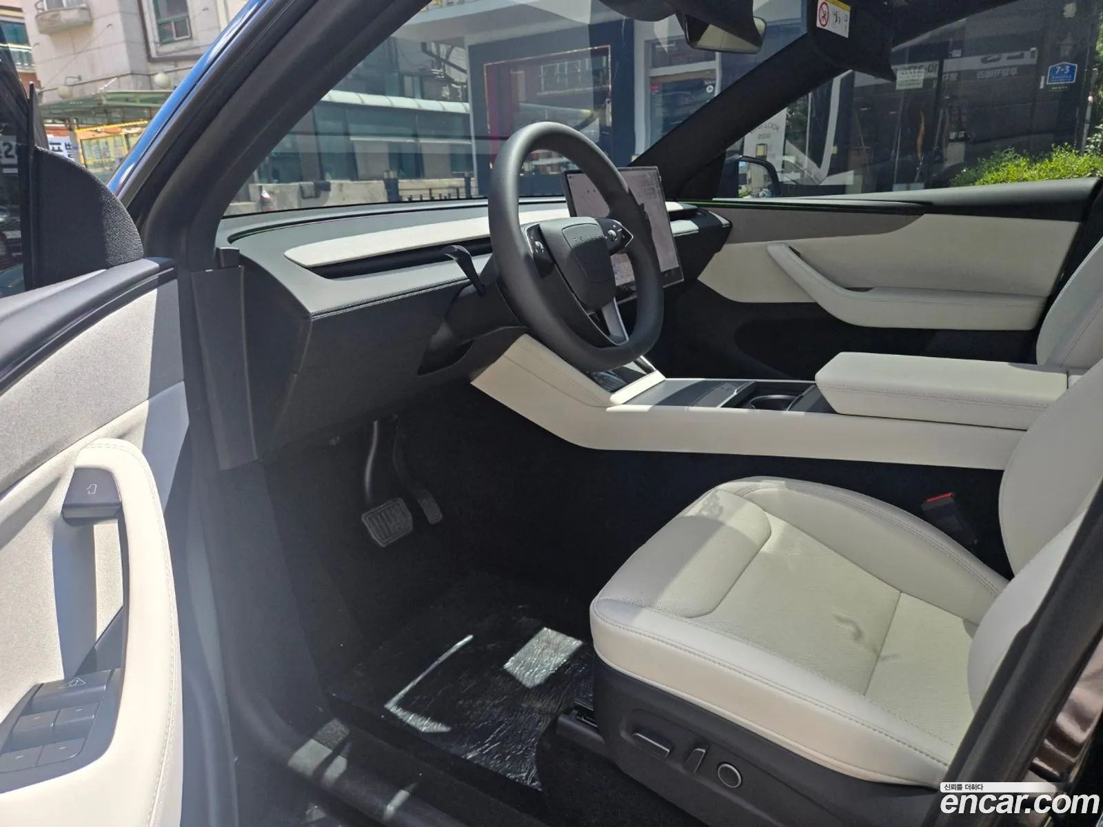 Tesla Model Y 2026 — 5