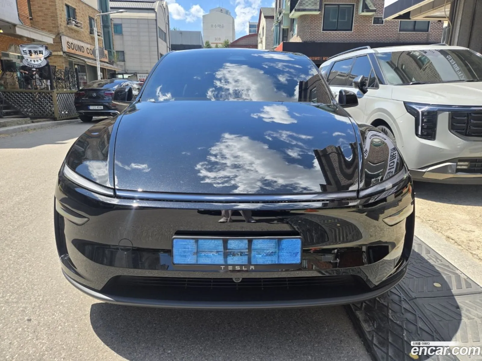 Tesla Model Y 2026 — 10