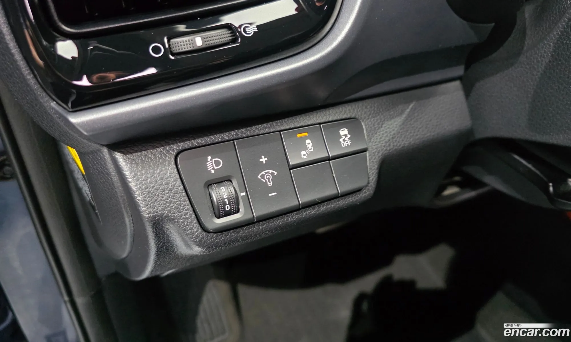 Kia Stonic 2017 KNADE815GJS105200 — 19