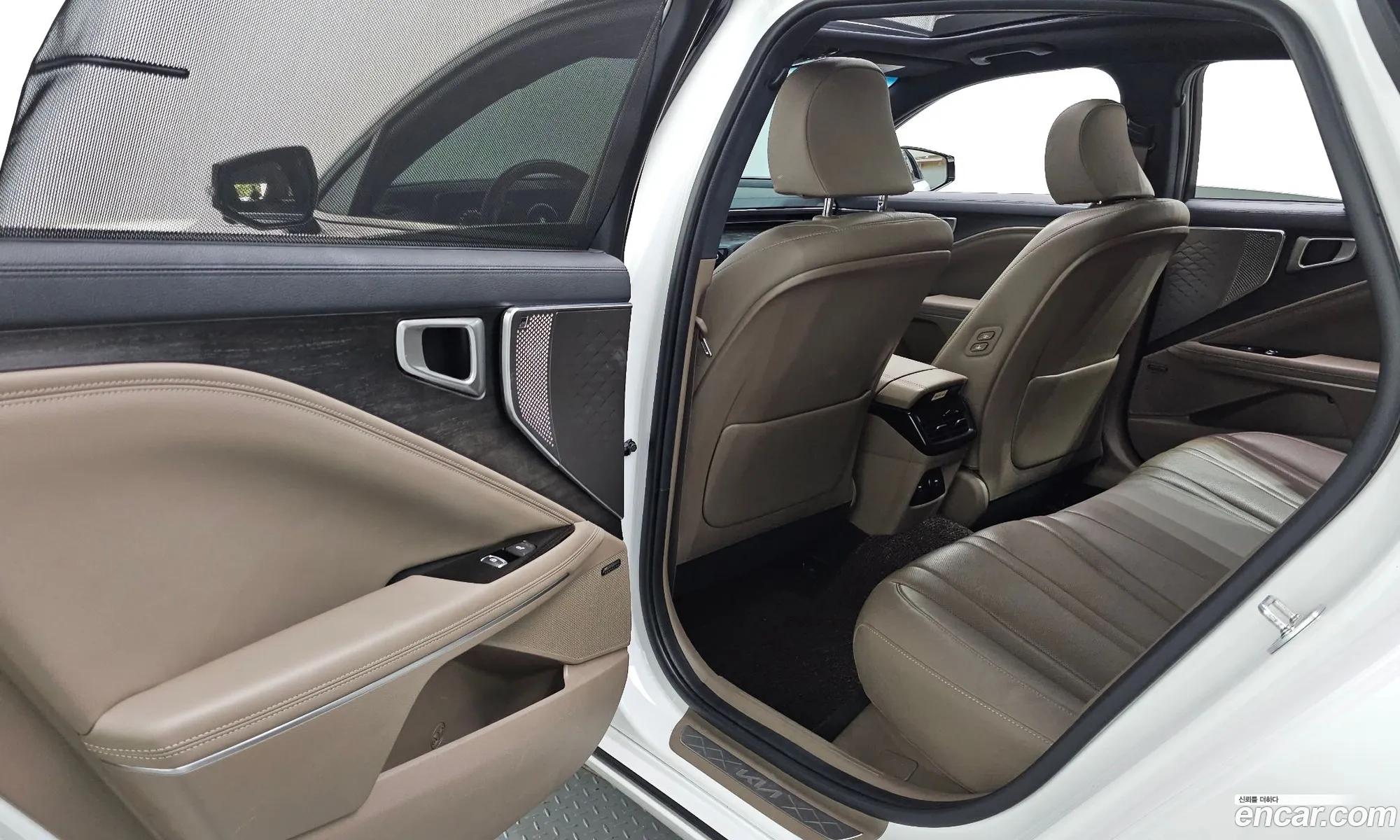 Kia K8 2022 KNAM241BBPA034190 — 12