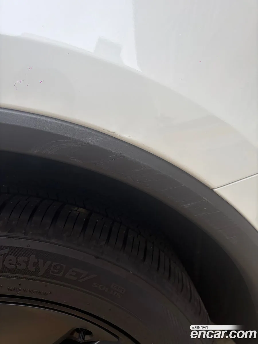 Tesla Model Y 2026 — 8