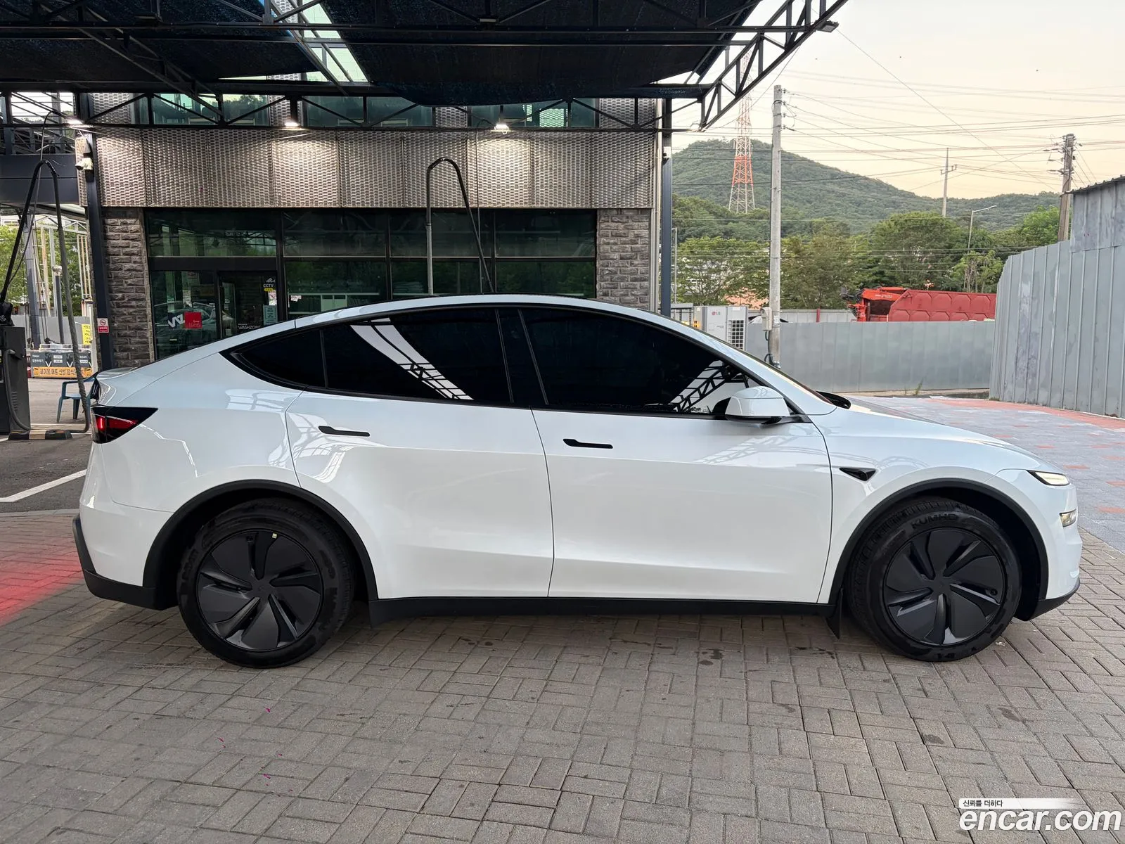 Tesla Model Y 2026 — 2