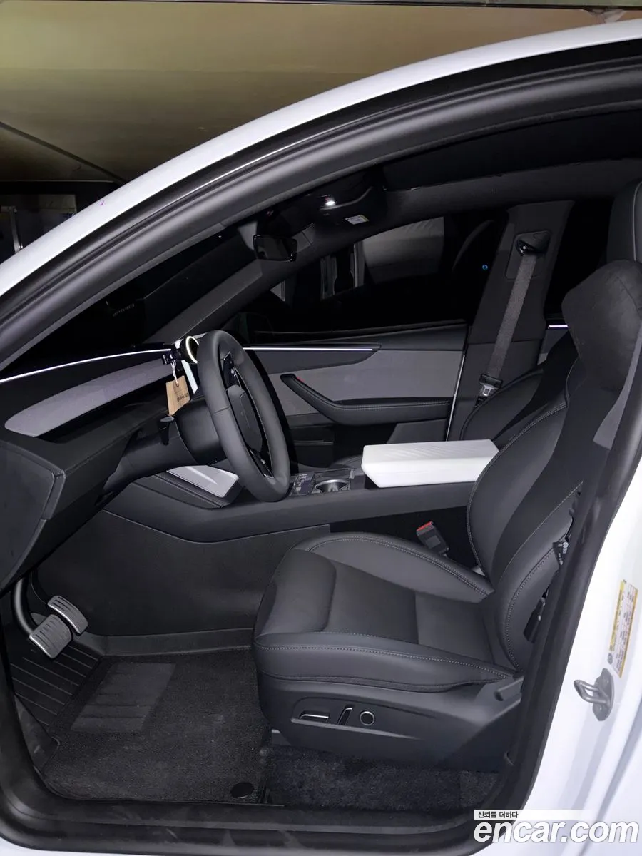 Tesla Model Y 2026 — 6