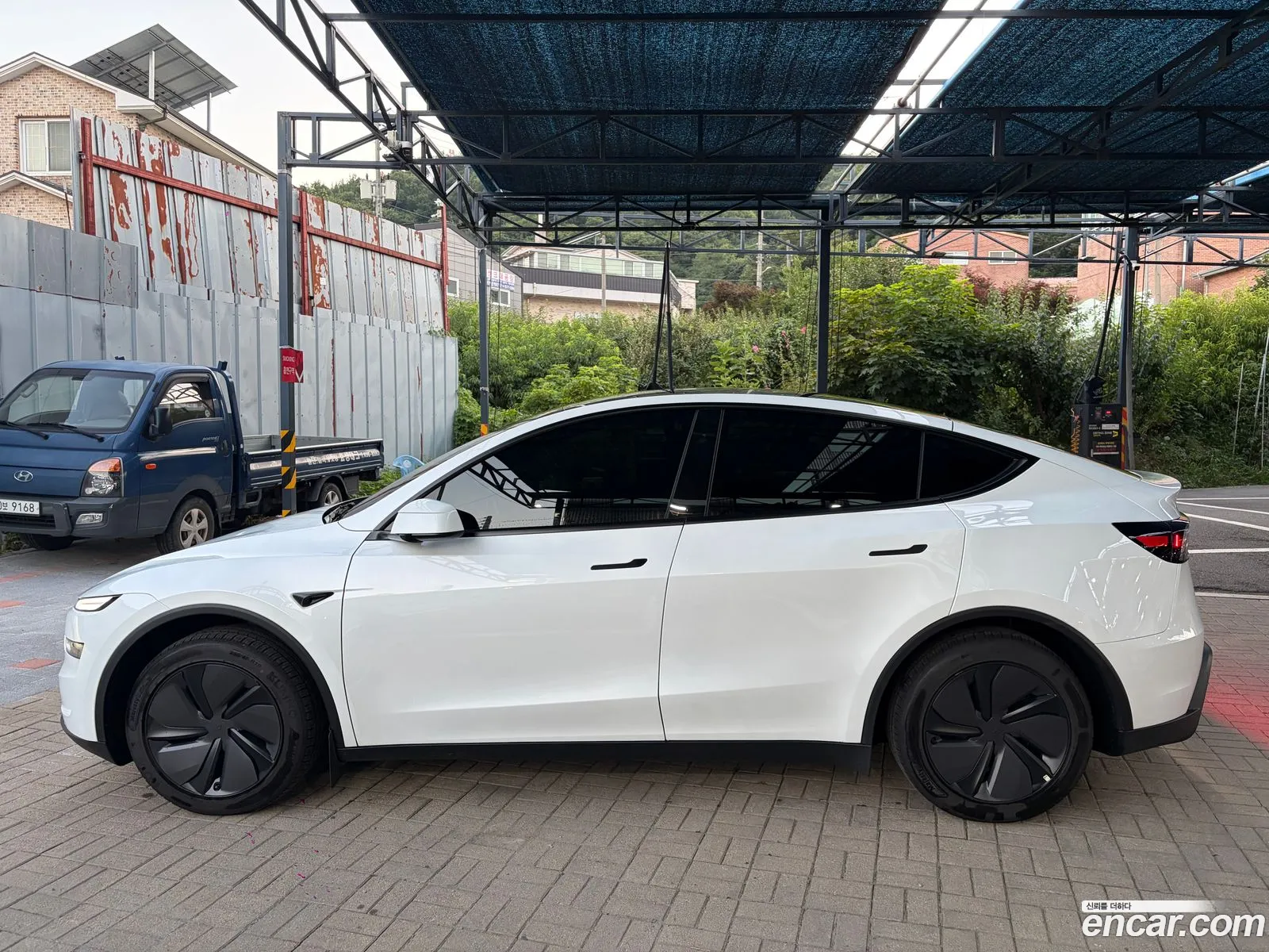Tesla Model Y 2026 — 12