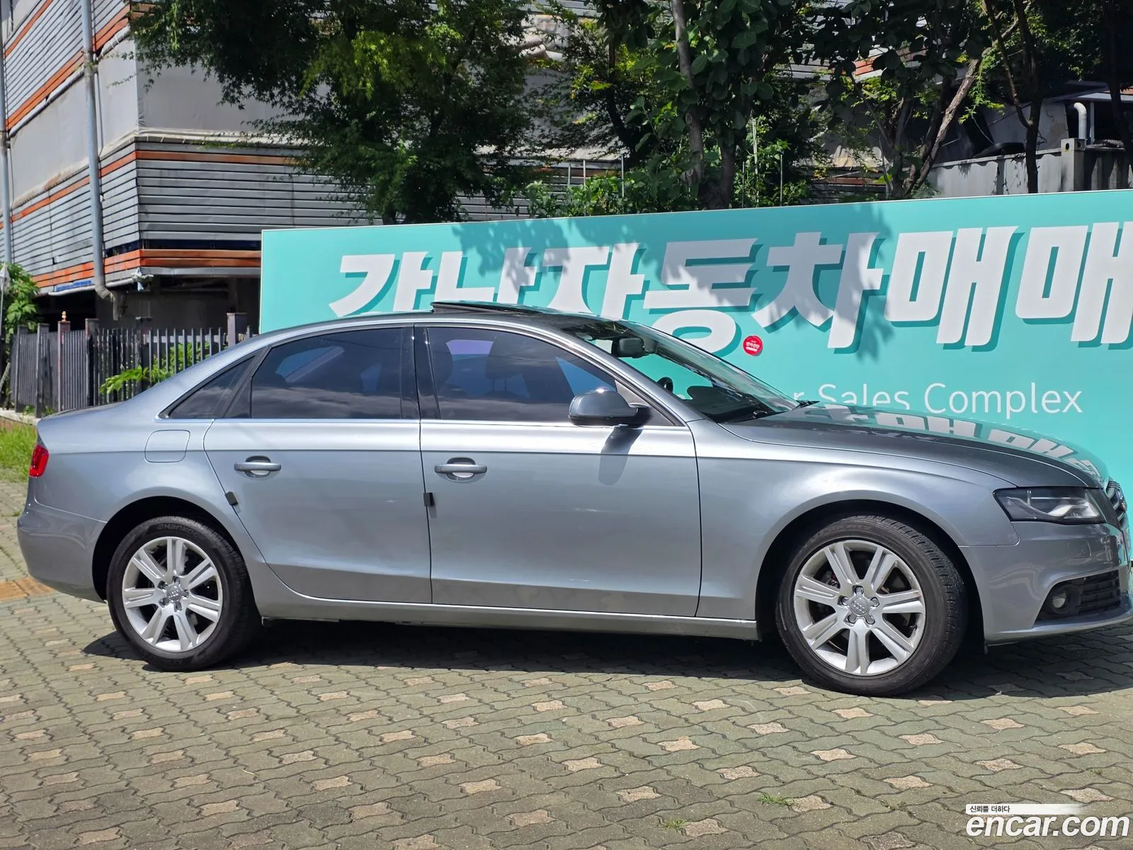 Audi A4 2010 — 5