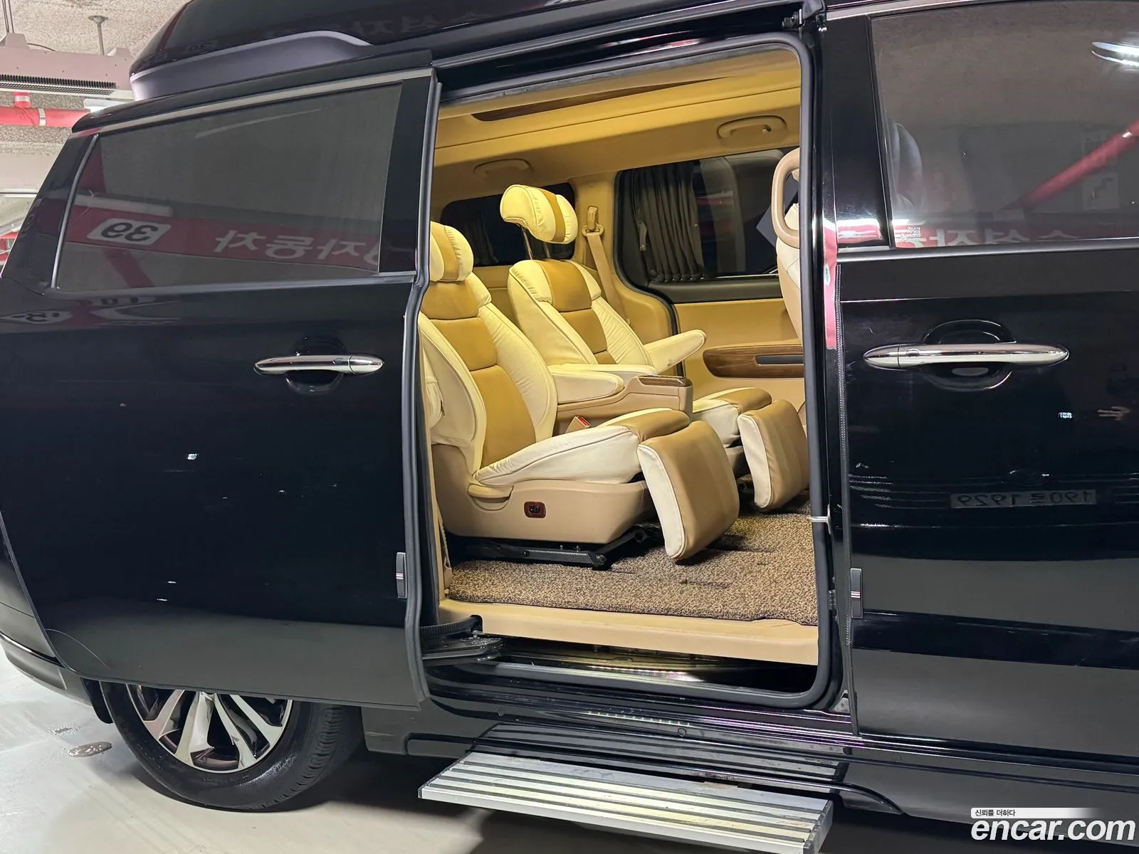 Kia Carnival 2017 — 18